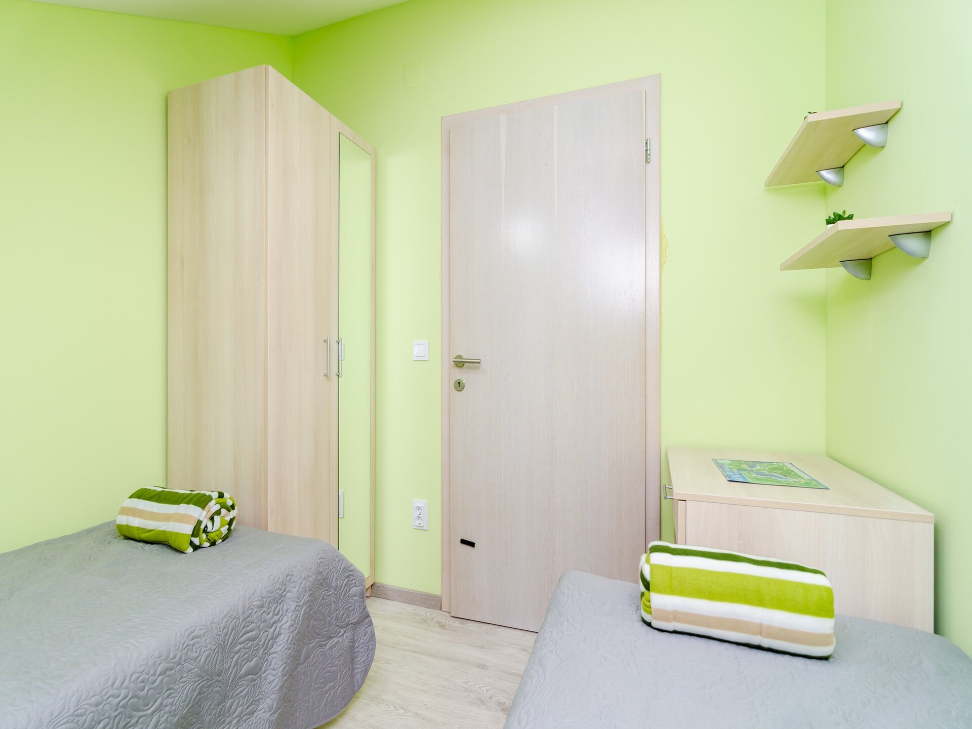 Ruim 5-persoons appartement met balkon en zeezicht in Banići bij Slano - foto 6