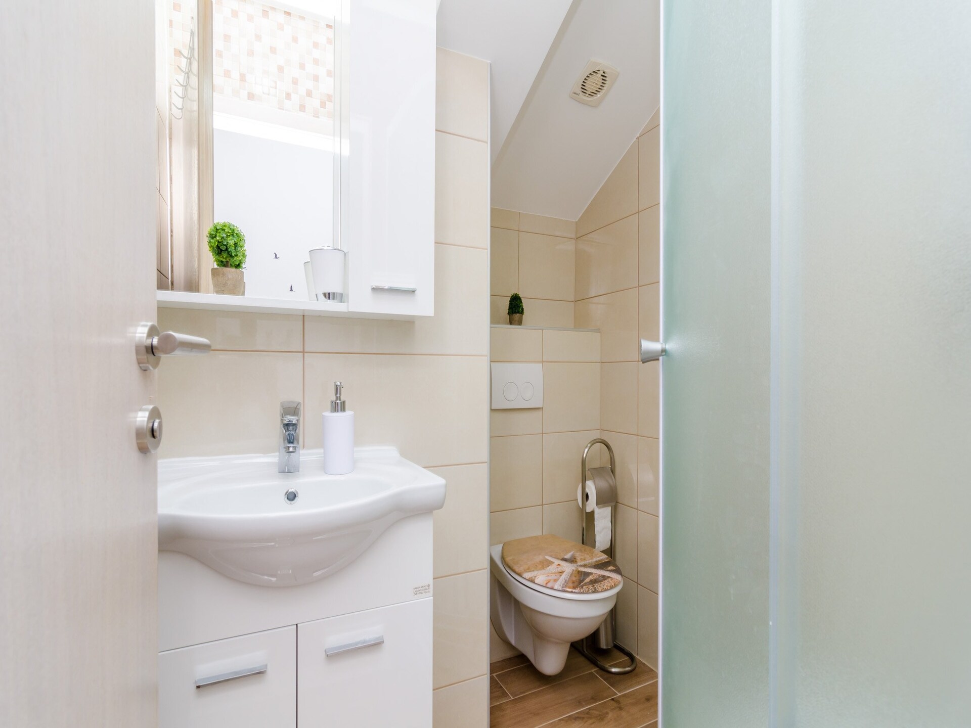 Ruim 5-persoons appartement met balkon en zeezicht in Banići bij Slano - foto 11