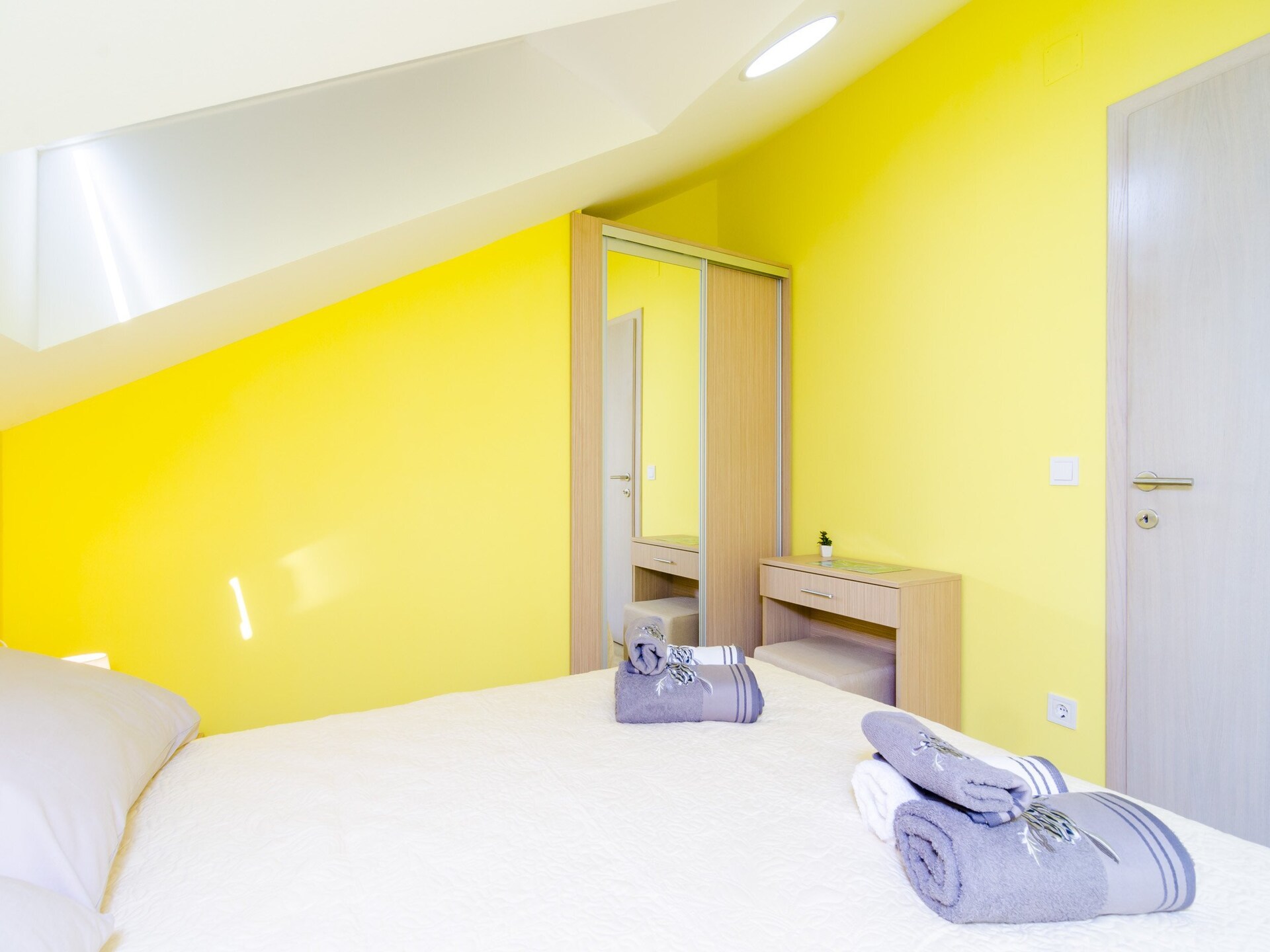 Comfortabel 2-slaapkamerappartement met balkon en zeezicht in Banići - foto 7