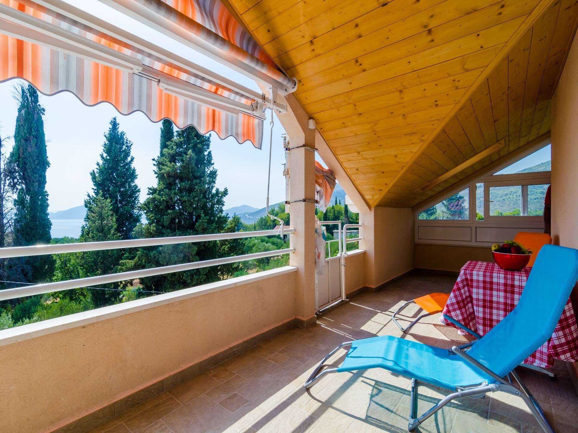 Comfortabel 2-slaapkamerappartement met balkon en zeezicht in Banići - foto 13