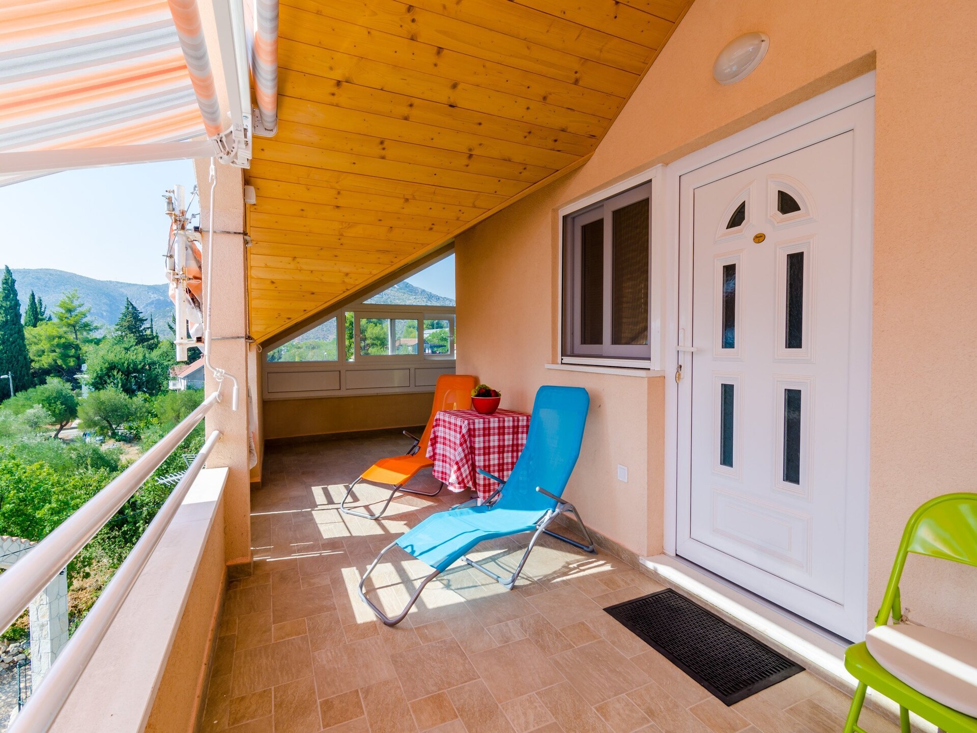 Comfortabel 2-slaapkamerappartement met balkon en zeezicht in Banići - foto 14