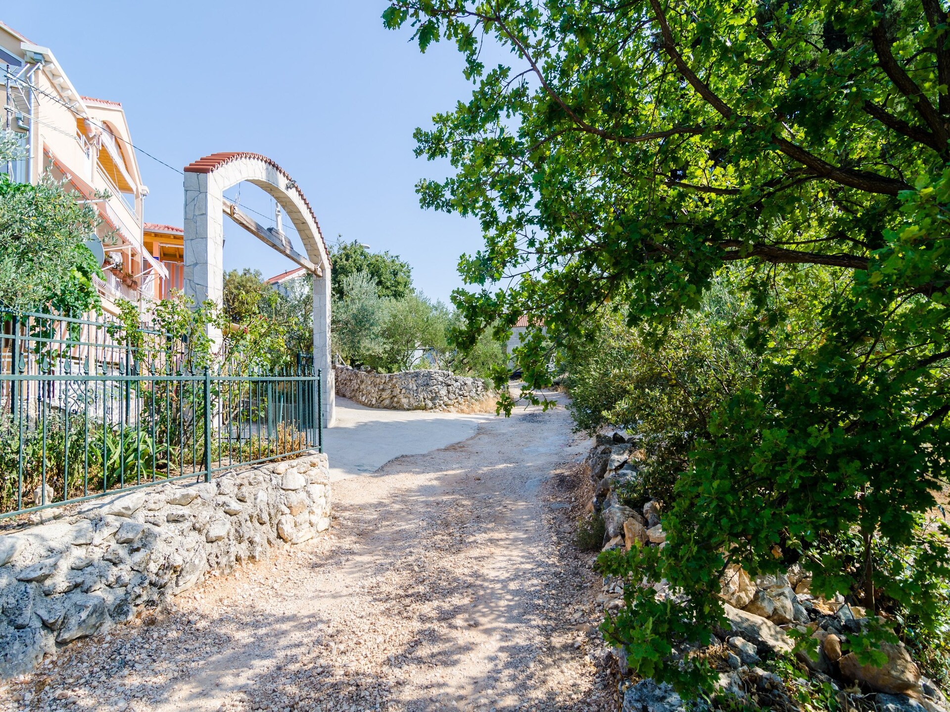 Comfortabel 2-slaapkamerappartement met balkon en zeezicht in Banići - foto 19
