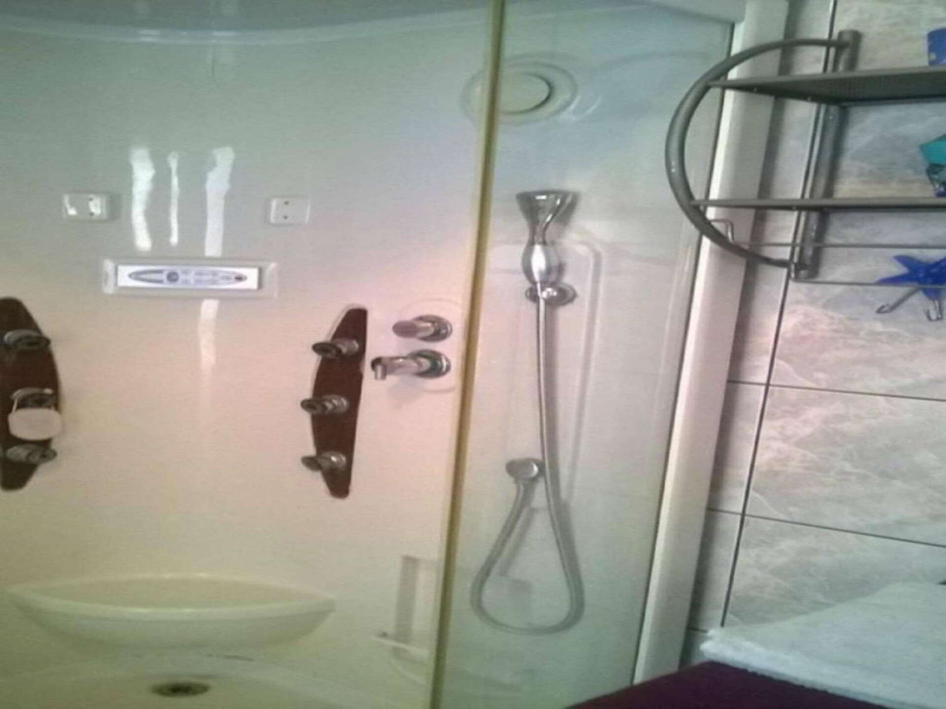 Appartement Roksy: ruim 2-kamerappartement met terras en zeezicht in Supetar - foto 16
