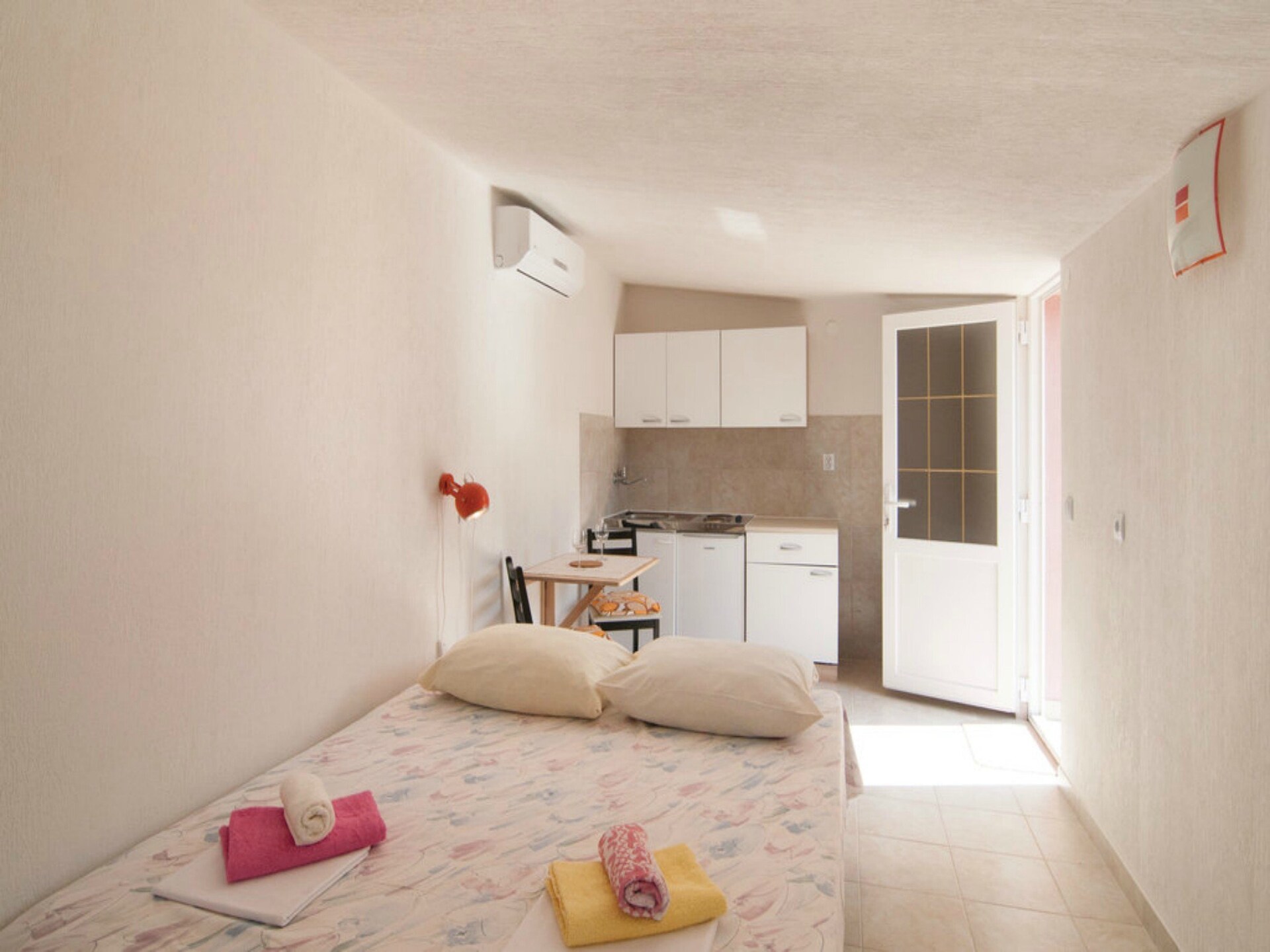 Vakantiehuis Blossom met privézwembad en jacuzzi nabij zee in Supetar - foto 12