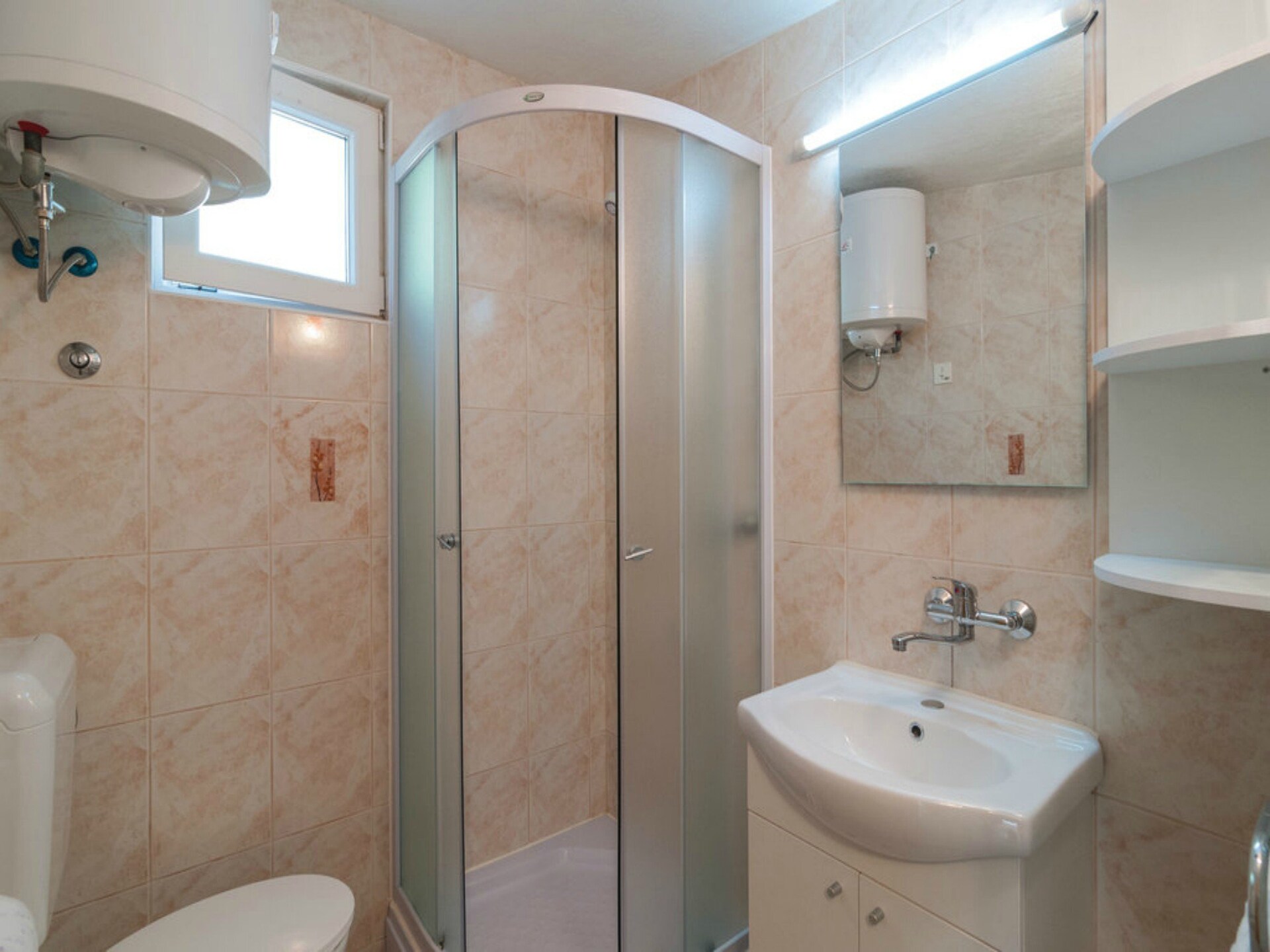 Vakantiehuis Blossom met privézwembad en jacuzzi nabij zee in Supetar - foto 17