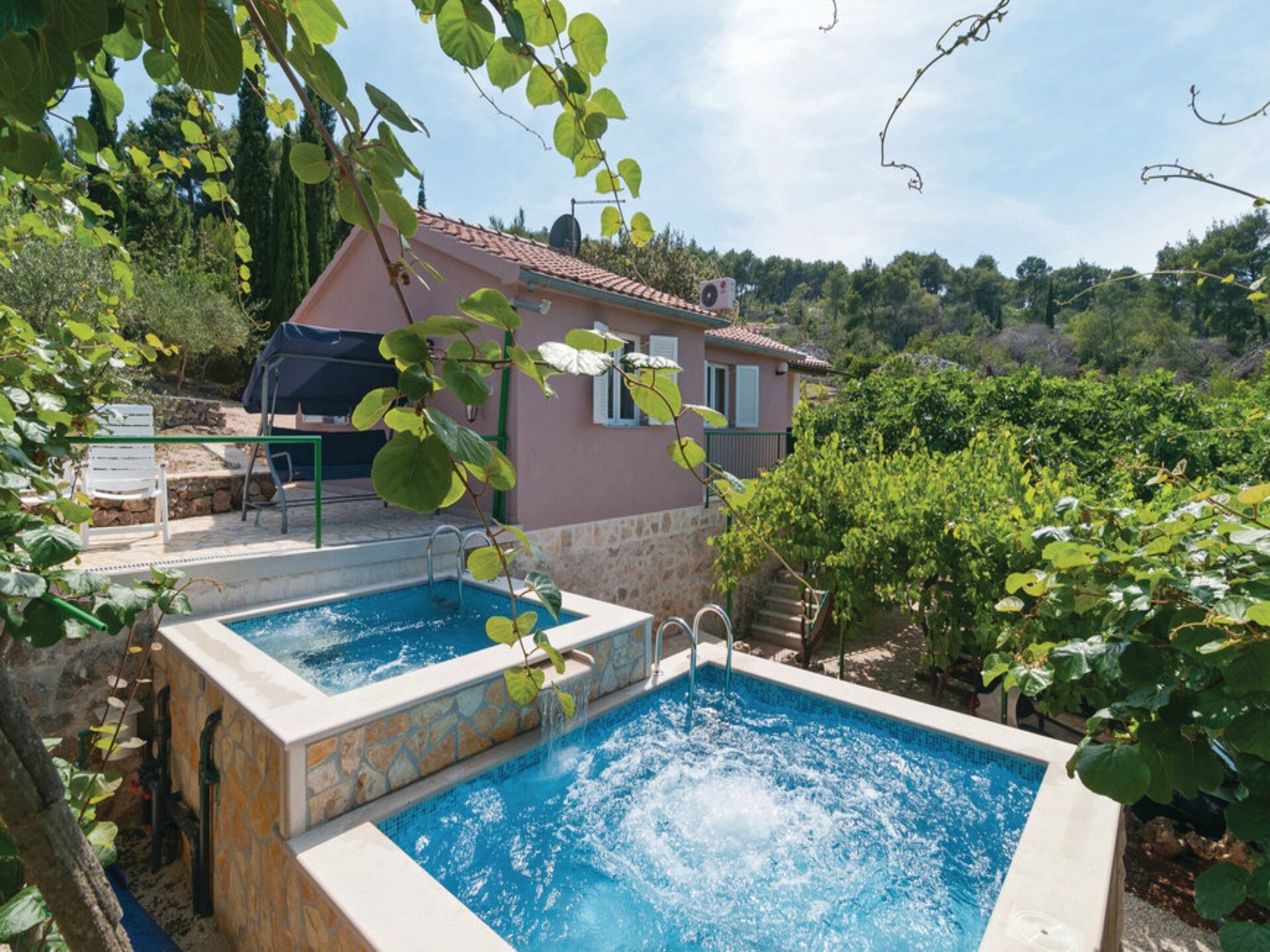Vakantiehuis Blossom met privézwembad en jacuzzi nabij zee in Supetar - foto 22