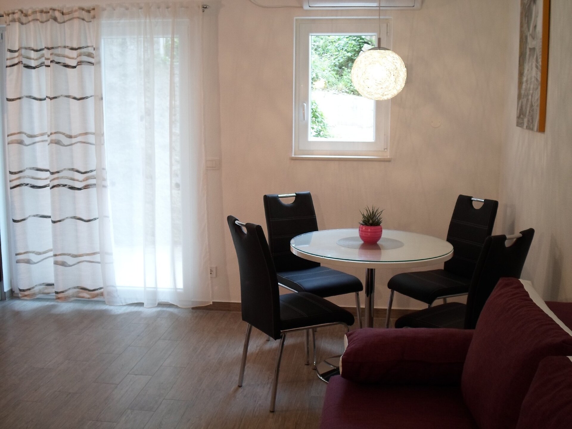 Appartement met zeezicht nabij Omiš, 400m van strand en winkels - foto 9
