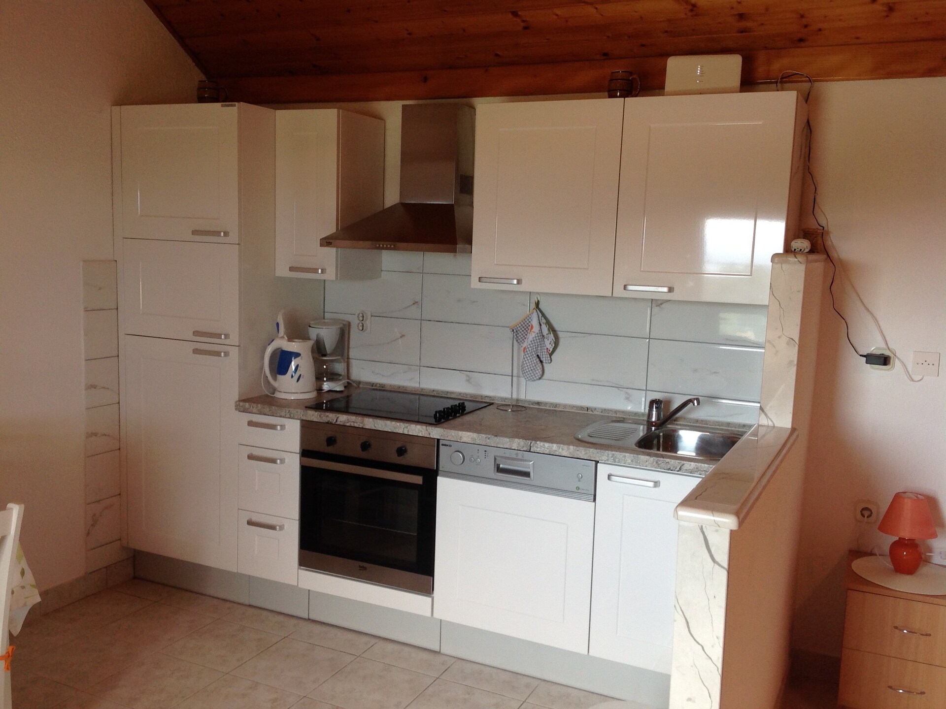 Knus vakantiehuis met terras en zeezicht op 400m van strand in Bol - foto 5
