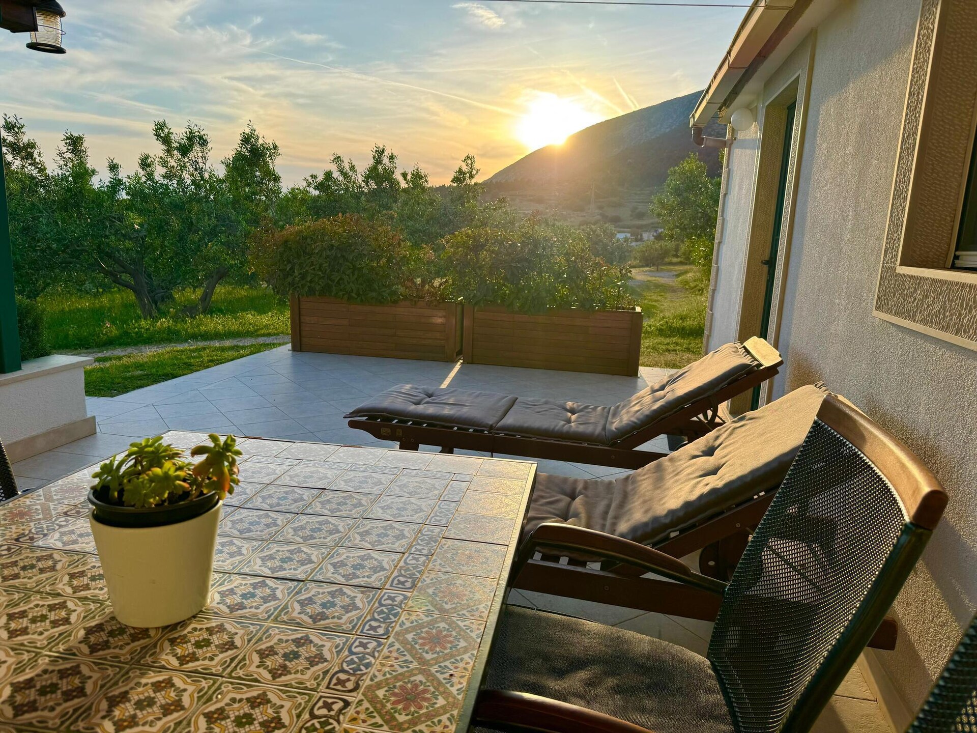 Knus vakantiehuis met terras en zeezicht op 400m van strand in Bol - foto 21