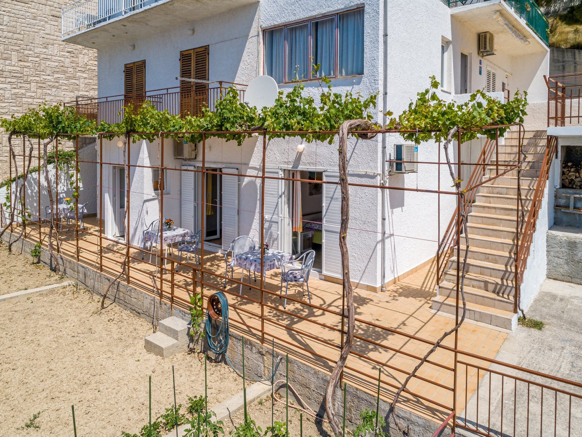 Knusse kamer met terras en zeezicht op 100m van het strand van Brela - foto 18