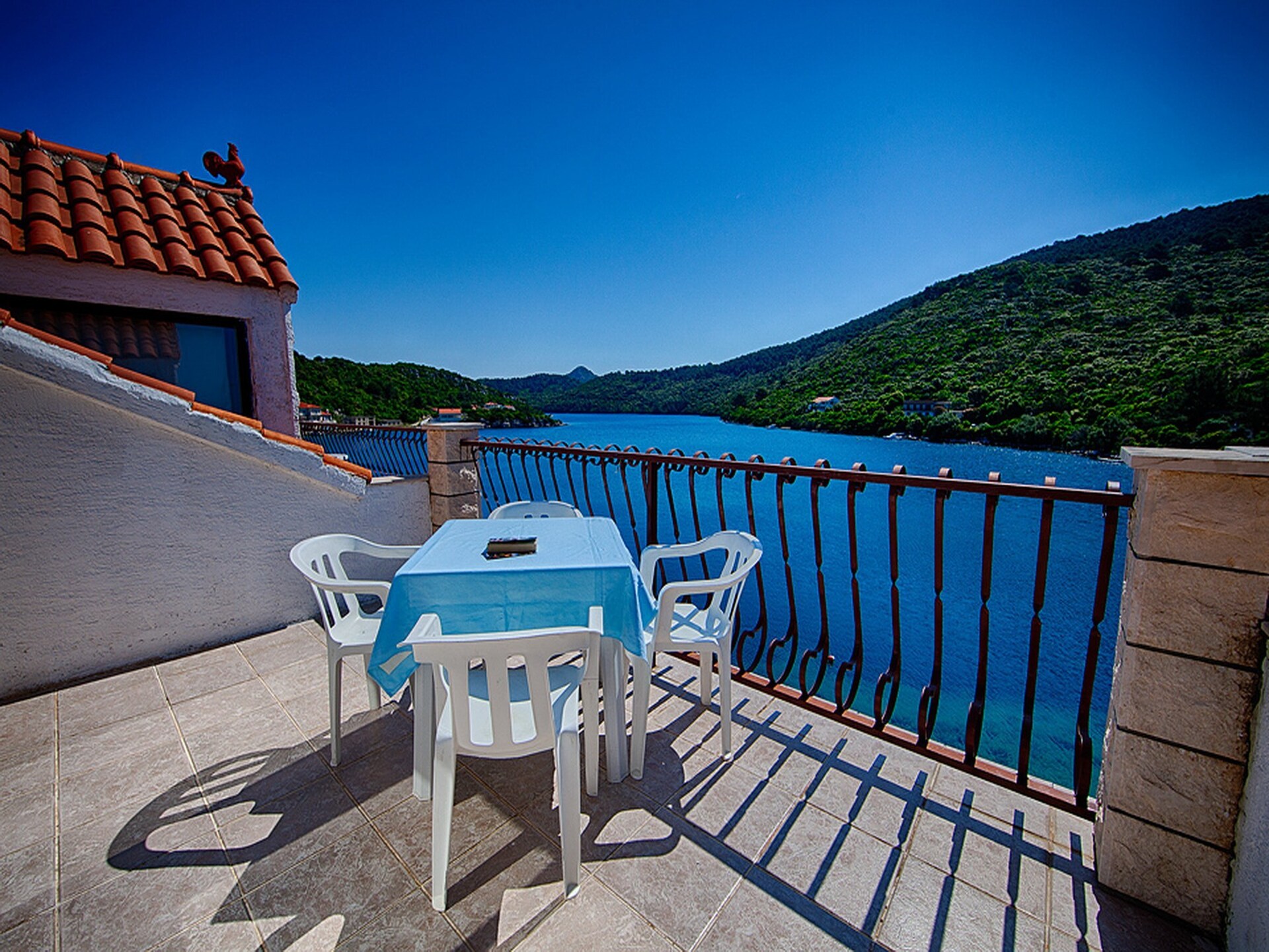 Romantisch zolderappartement met dubbel zeezicht op Lastovo, 100m van het strand - foto 1