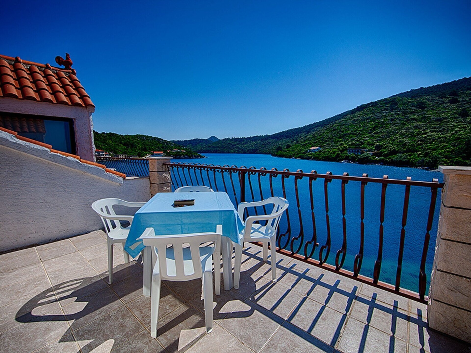 Romantisch zolderappartement met dubbel zeezicht op Lastovo, 100m van het strand - foto 11