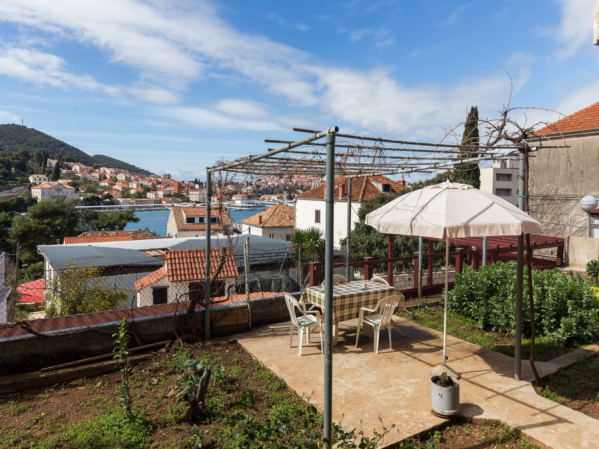 Zonnige kamer met terras en deels zeezicht bij de haven van Dubrovnik - foto 12