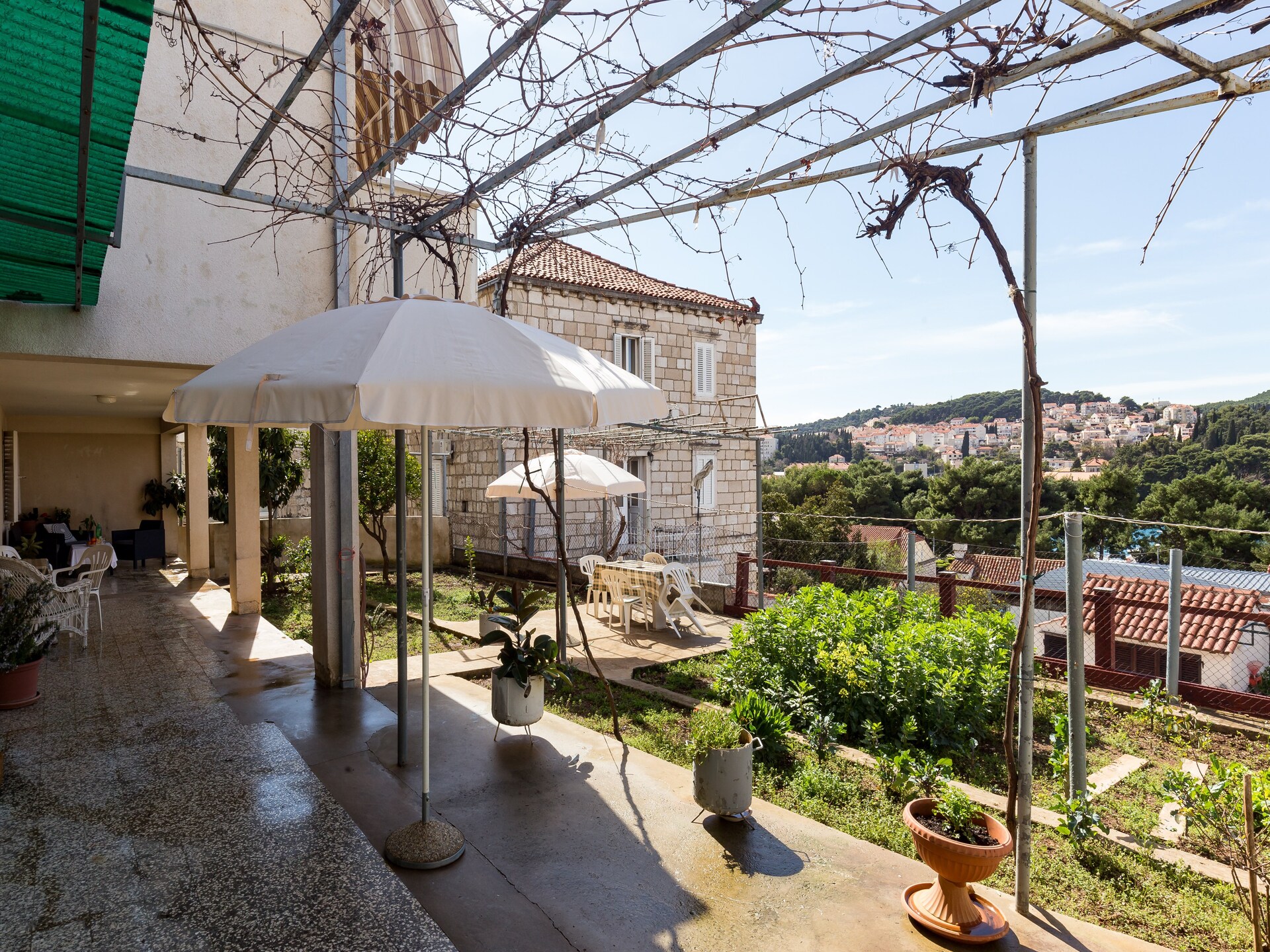 Zonnige kamer met terras en deels zeezicht bij de haven van Dubrovnik - foto 1