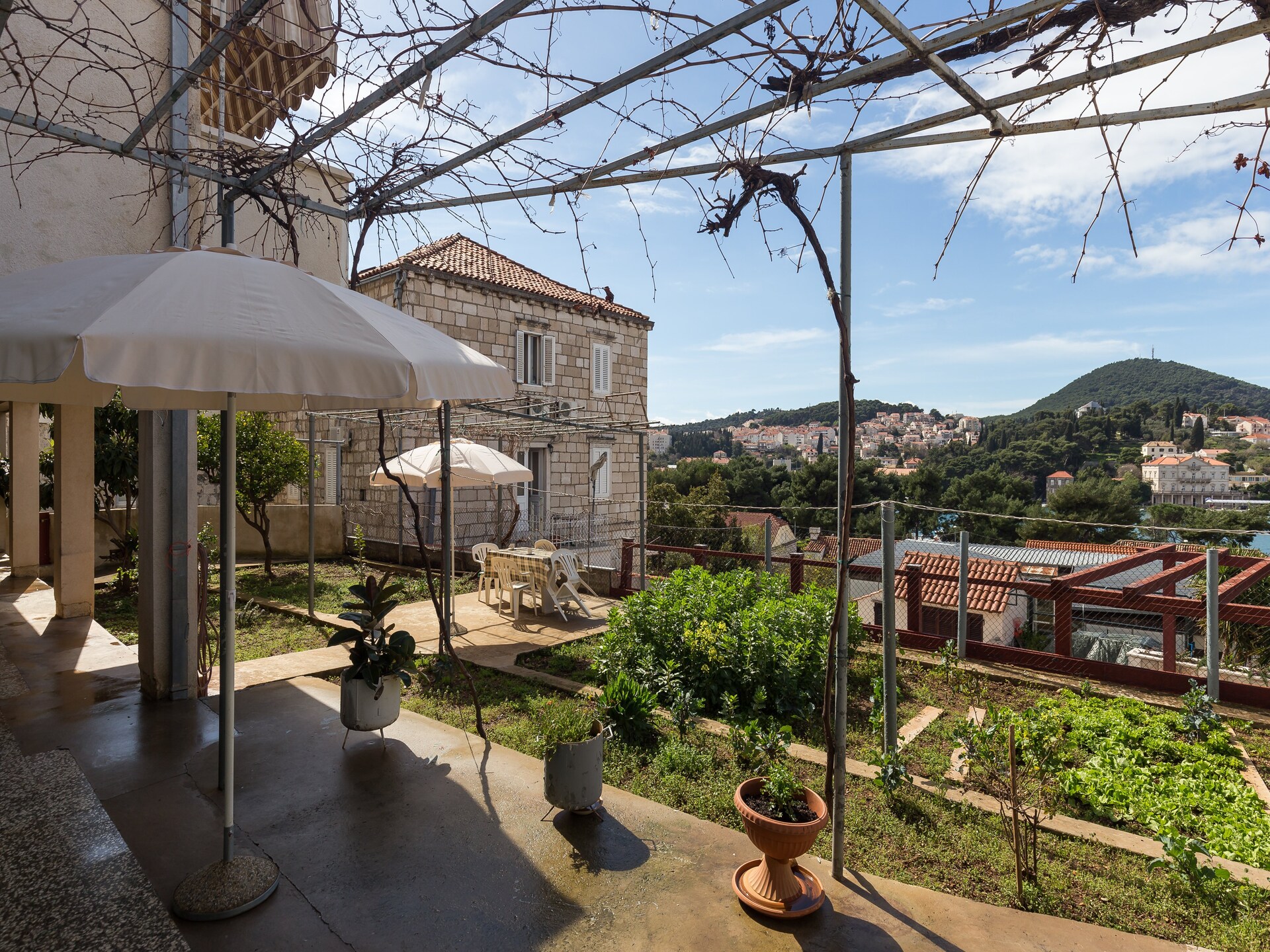 Zonnige kamer met terras en deels zeezicht bij de haven van Dubrovnik - foto 15