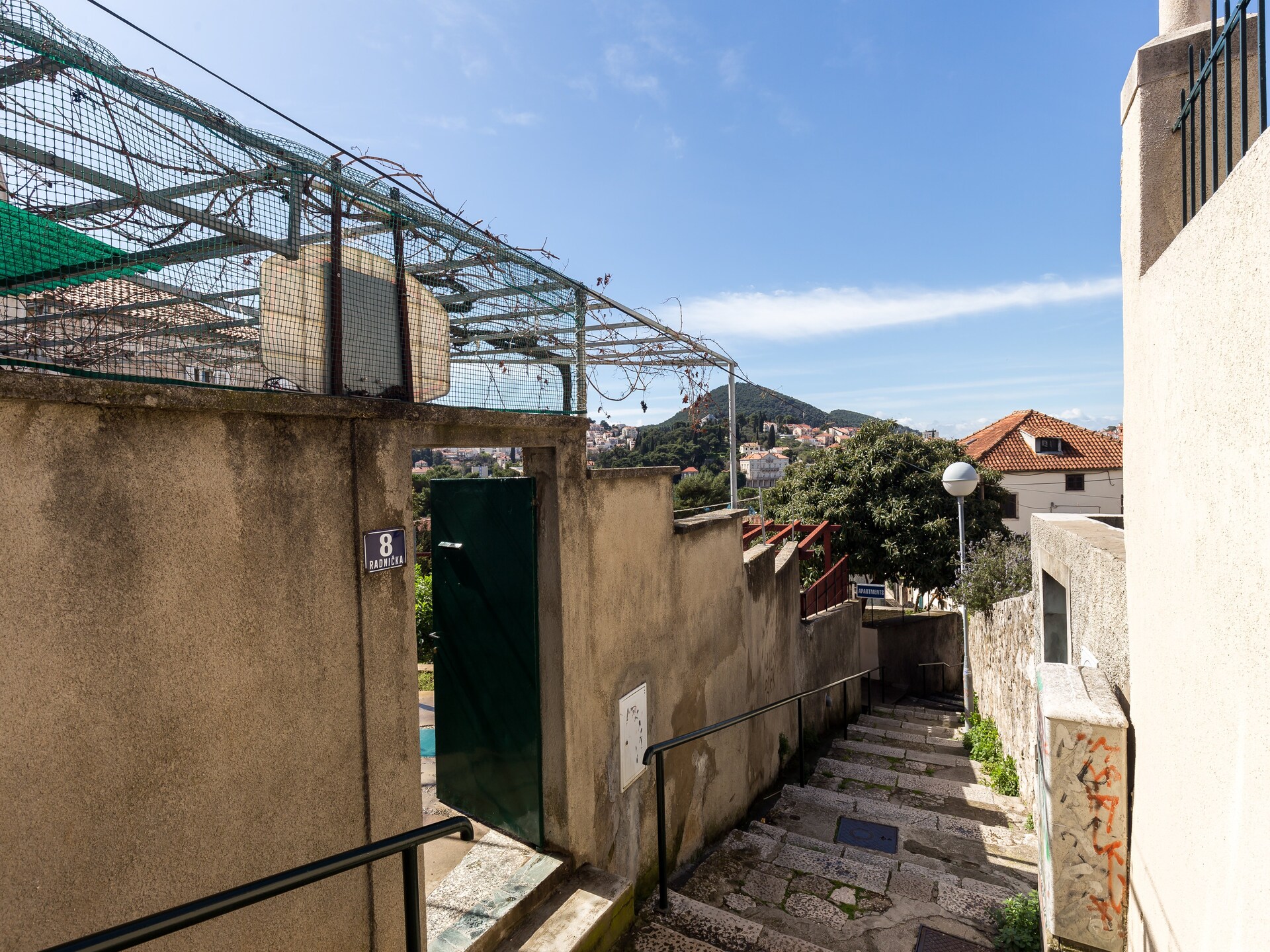Zonnige kamer met terras en deels zeezicht bij de haven van Dubrovnik - foto 11