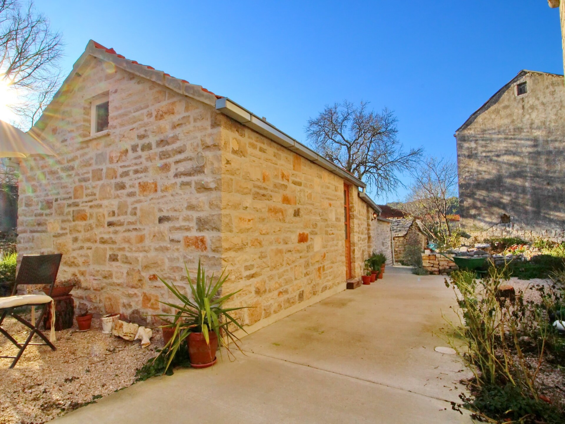 Authentiek stenen appartement met patio in Zrnovo, vlakbij Korcula - foto 3