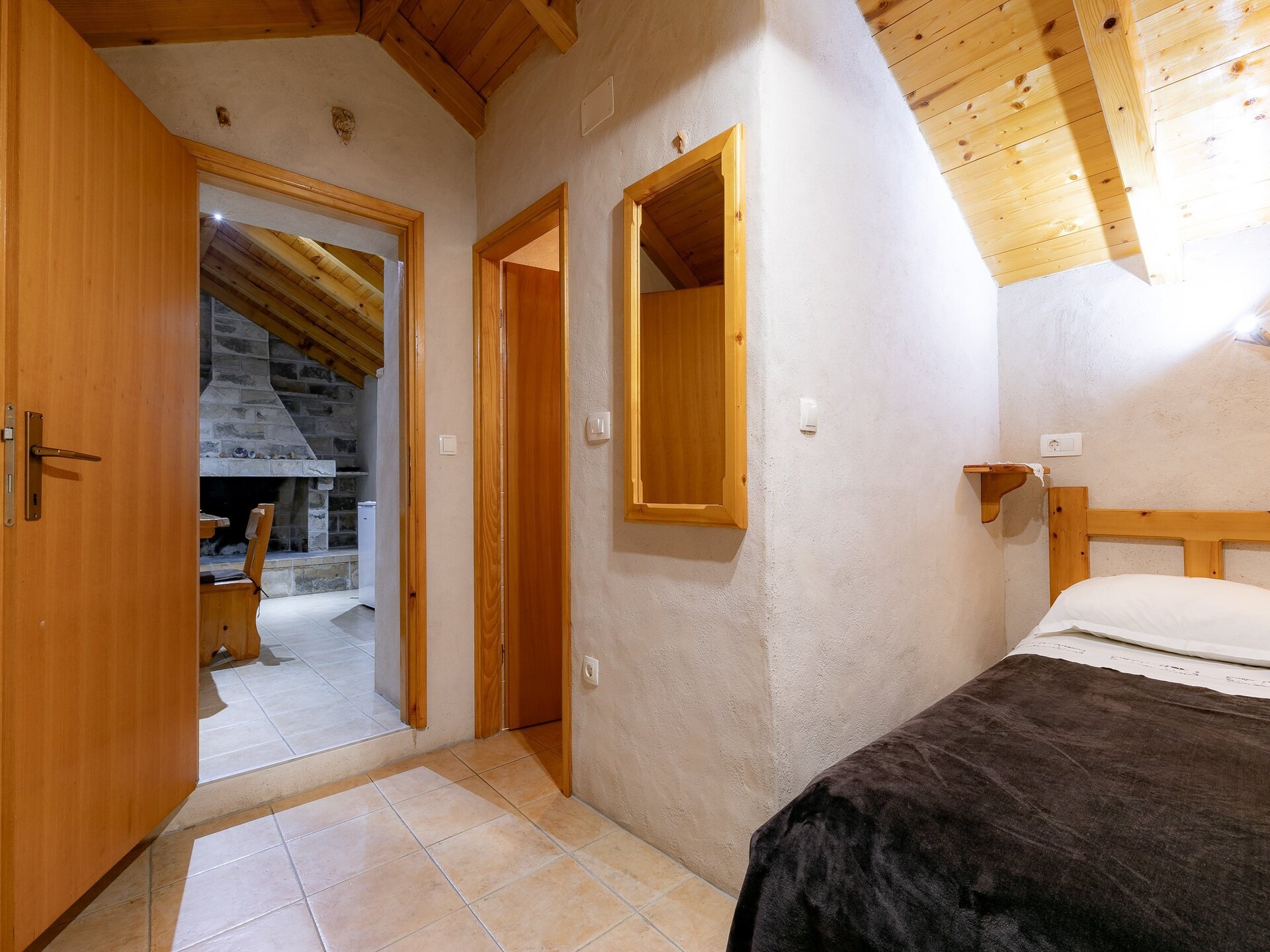 Authentiek stenen appartement met patio in Zrnovo, vlakbij Korcula - foto 12
