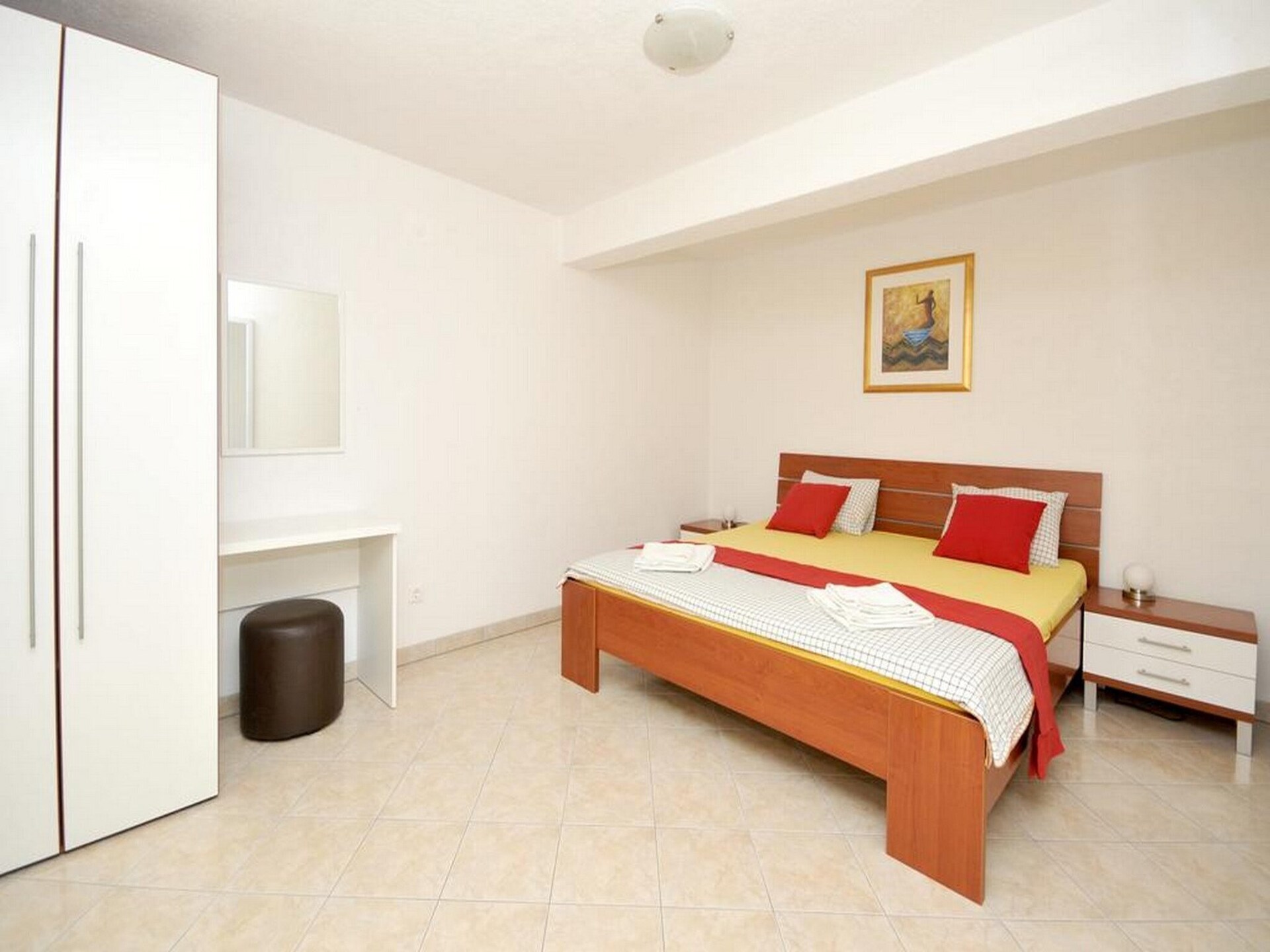 Aan het strand: Comfortabel appartement in Okrug Gornji - foto 3