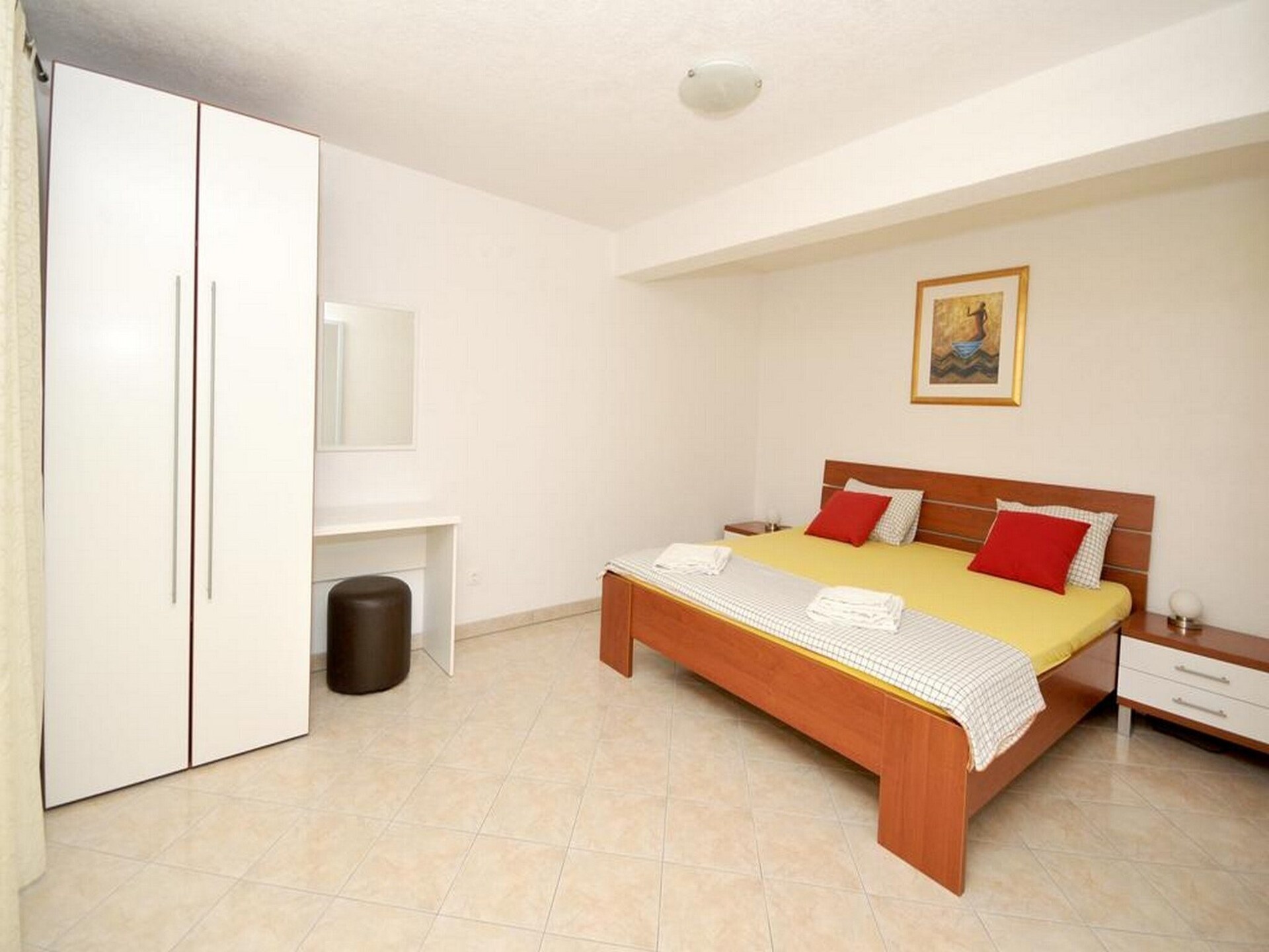 Aan het strand: Comfortabel appartement in Okrug Gornji - foto 14