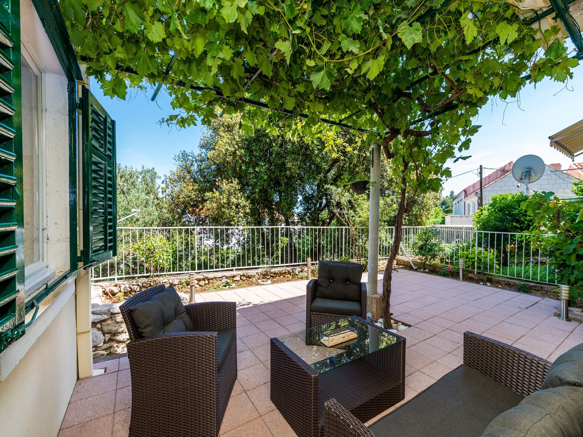 Ruim 2-slaapkamerappartement met terras en tuinzicht in Lapad, Dubrovnik - foto 1