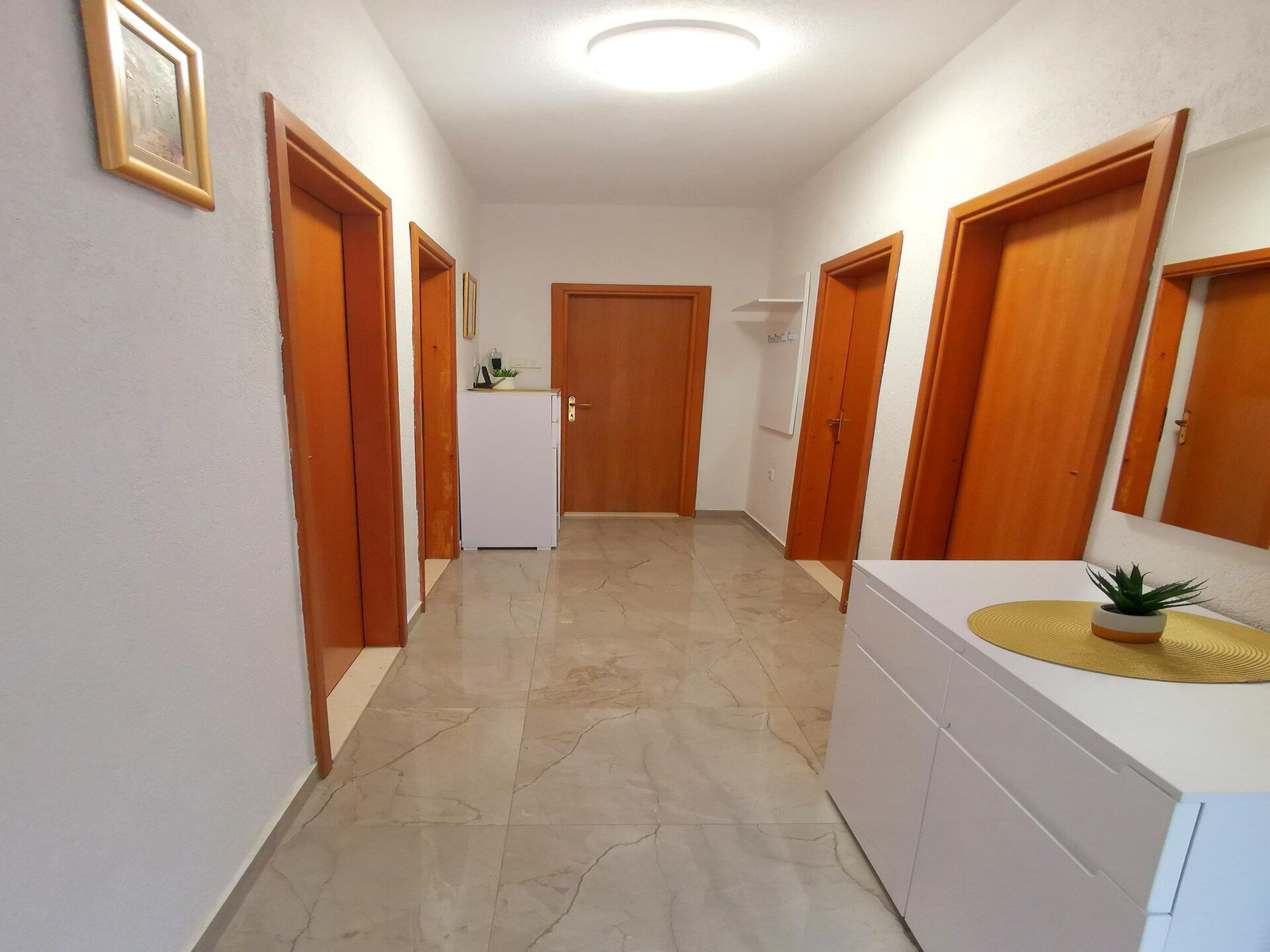 Ruim appartement met terras en tuinzicht in het rustige Banići, vlak bij zee - foto 25
