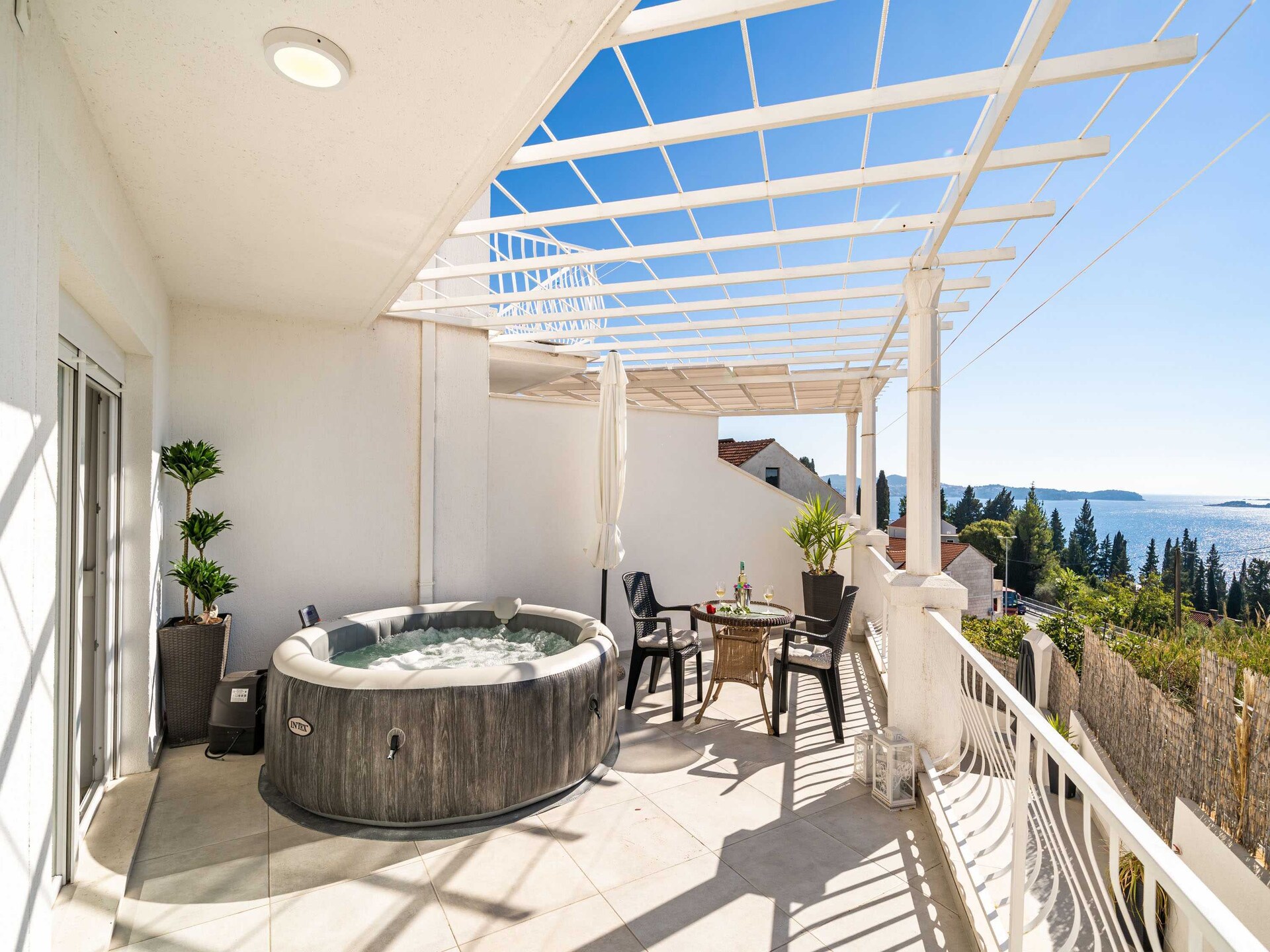 Comfortabel 5-persoons appartement met hot tub en zeezicht in Mlini - foto 29