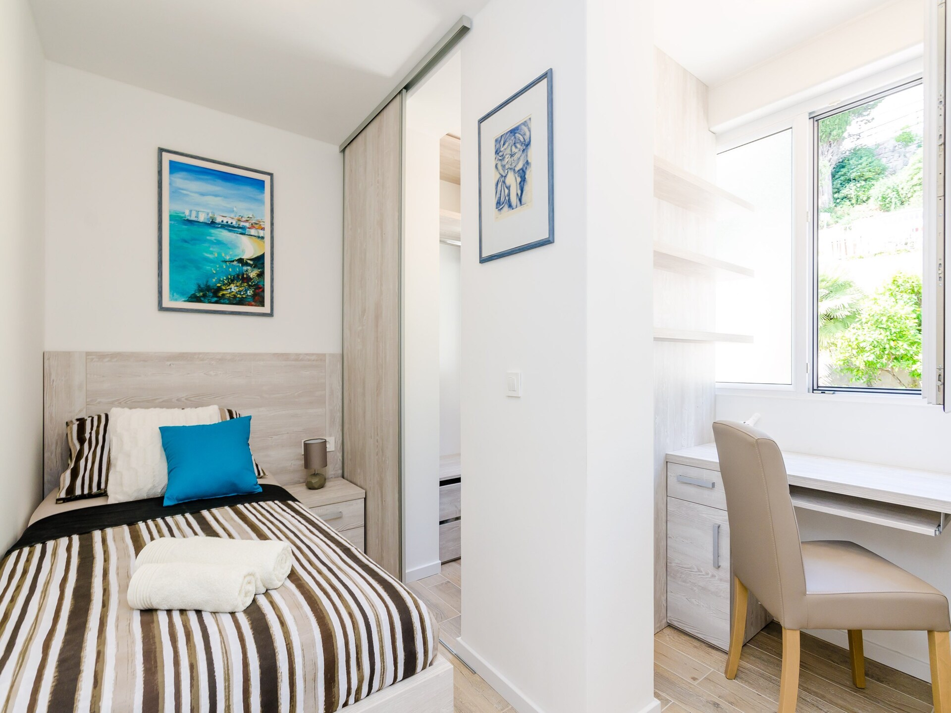 Ruim appartement met balkon en adembenemend zeezicht in Ploče, vlakbij de oude stad - foto 15