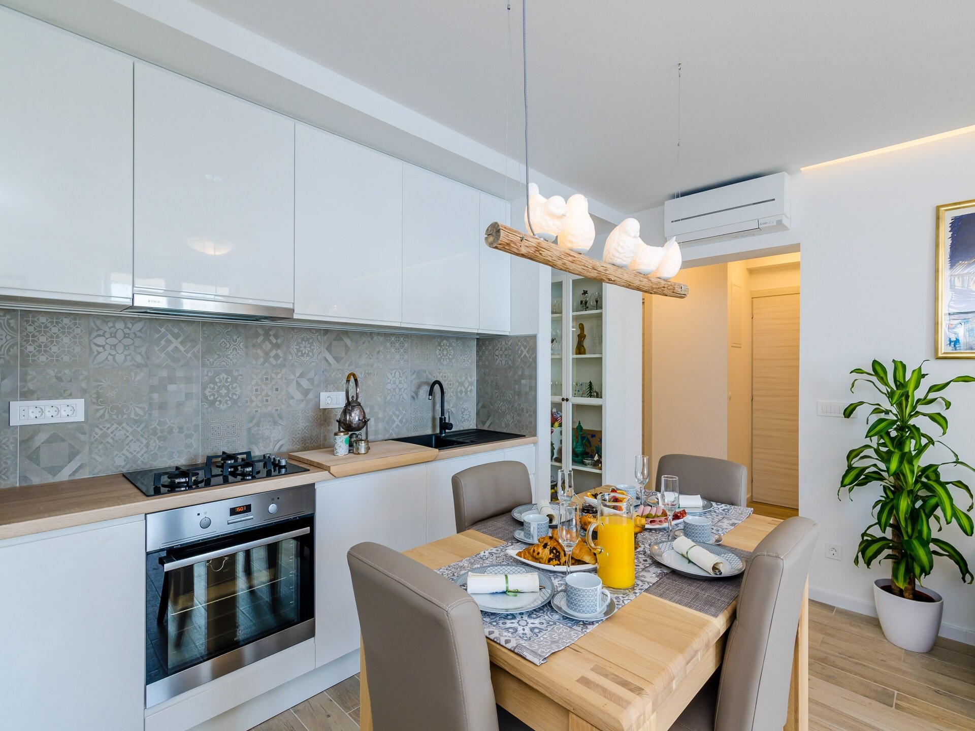 Ruim appartement met balkon en adembenemend zeezicht in Ploče, vlakbij de oude stad - foto 13