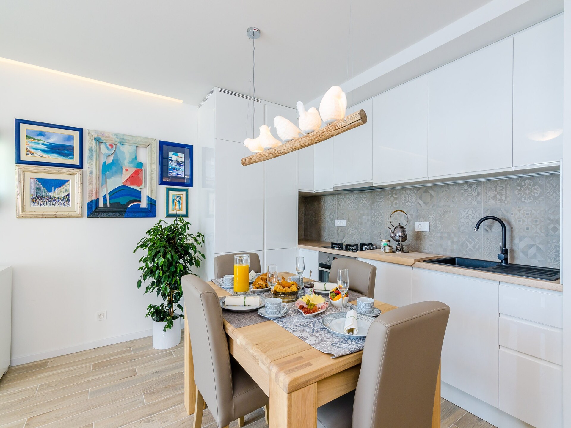 Ruim appartement met balkon en adembenemend zeezicht in Ploče, vlakbij de oude stad - foto 12