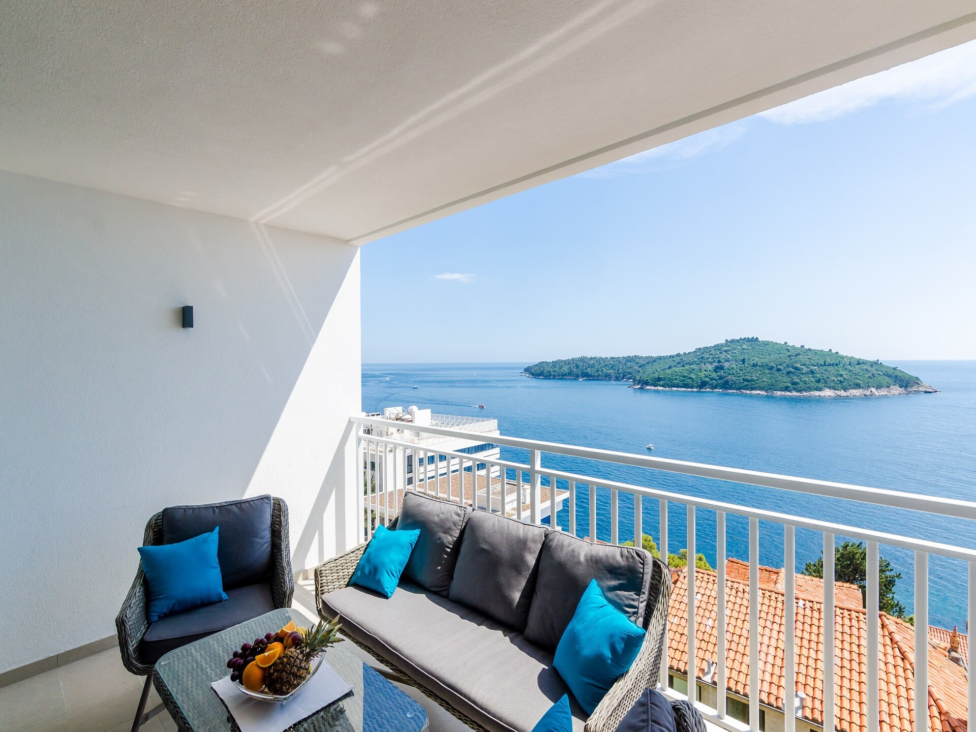 Ruim appartement met balkon en adembenemend zeezicht in Ploče, vlakbij de oude stad - foto 20
