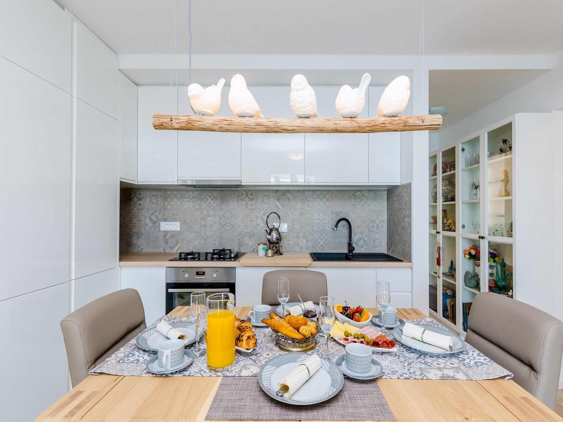 Ruim appartement met balkon en adembenemend zeezicht in Ploče, vlakbij de oude stad - foto 8