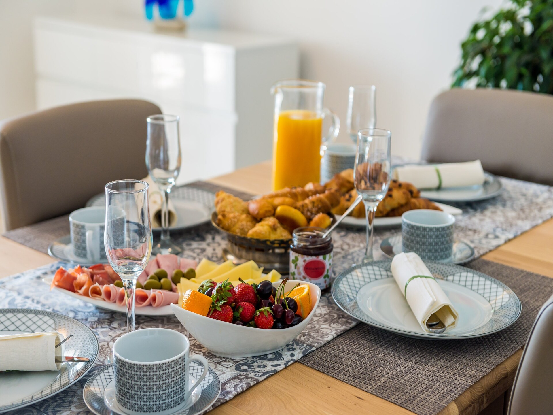 Ruim appartement met balkon en adembenemend zeezicht in Ploče, vlakbij de oude stad - foto 10