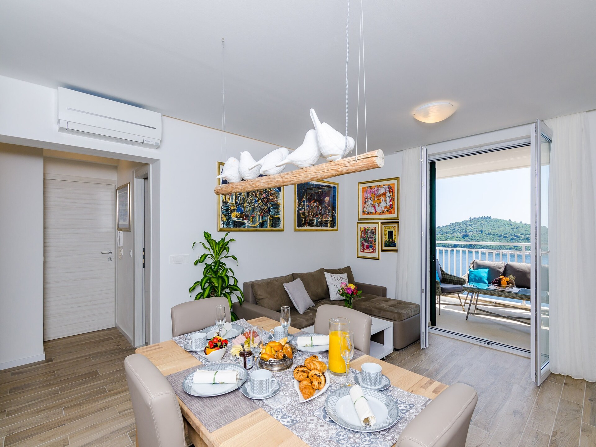 Ruim appartement met balkon en adembenemend zeezicht in Ploče, vlakbij de oude stad - foto 4