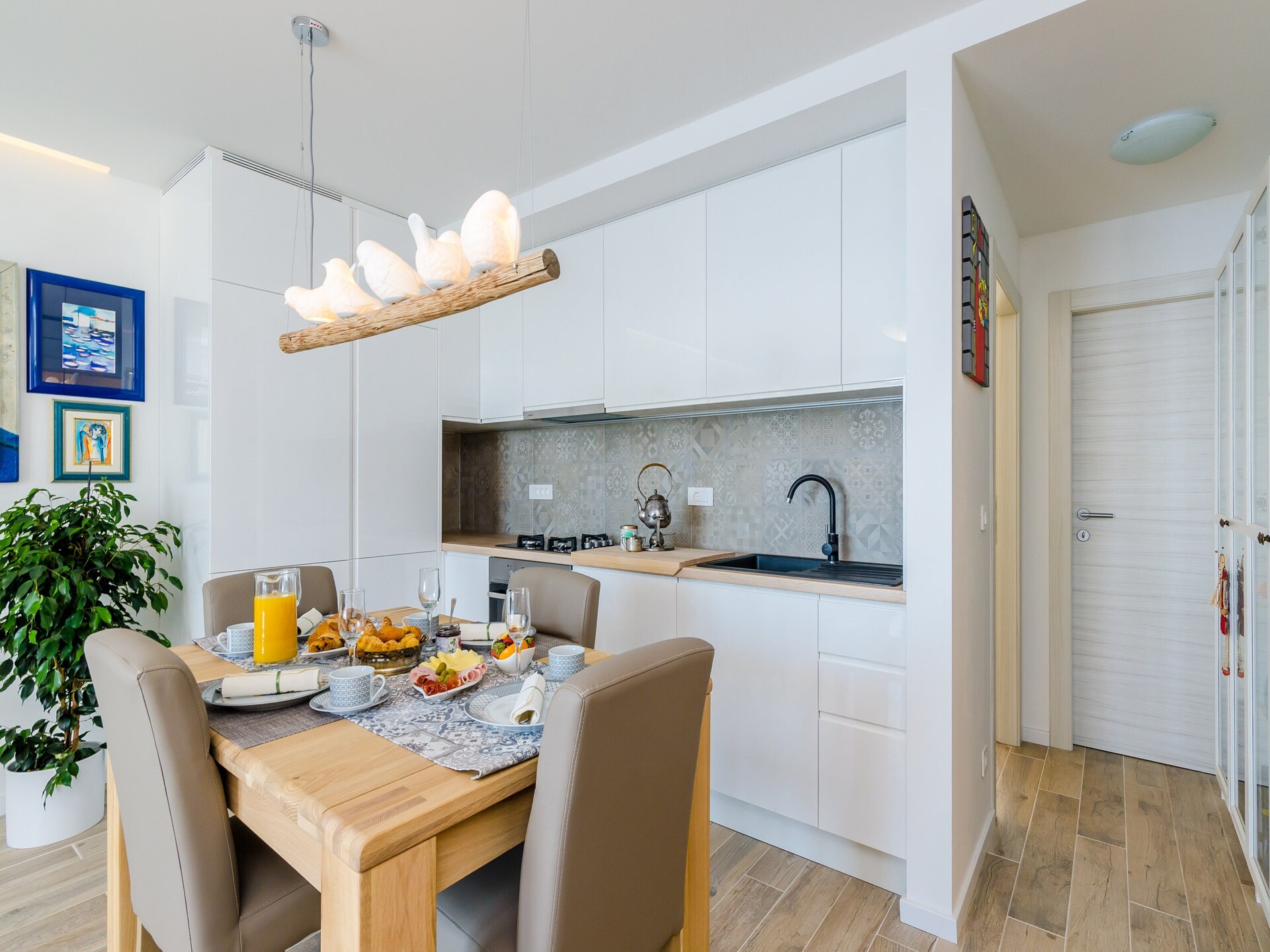 Ruim appartement met balkon en adembenemend zeezicht in Ploče, vlakbij de oude stad - foto 7