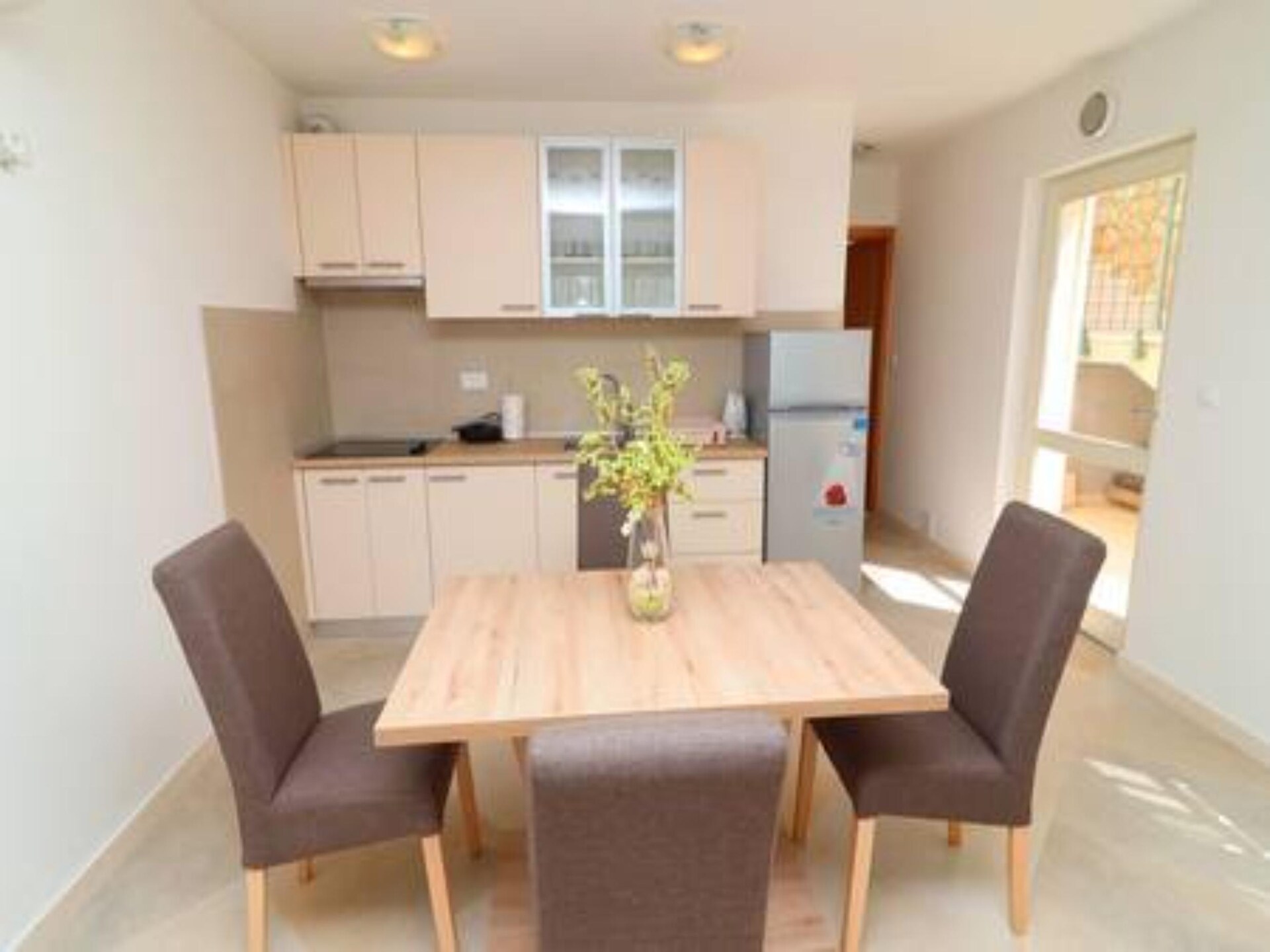 Appartement met zeezicht en terras in rustige Trstenik - foto 2