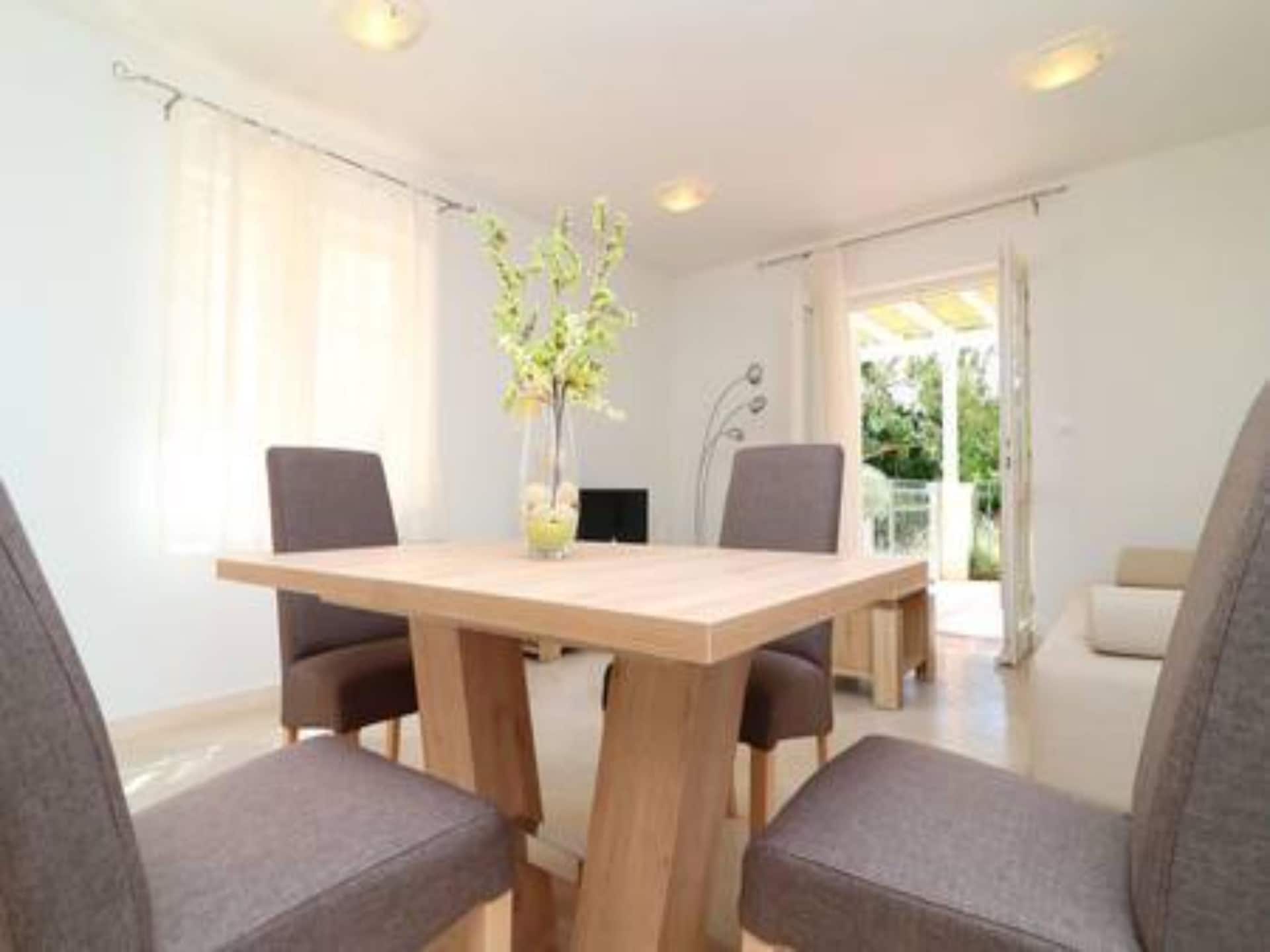 Appartement met zeezicht en terras in rustige Trstenik - foto 13