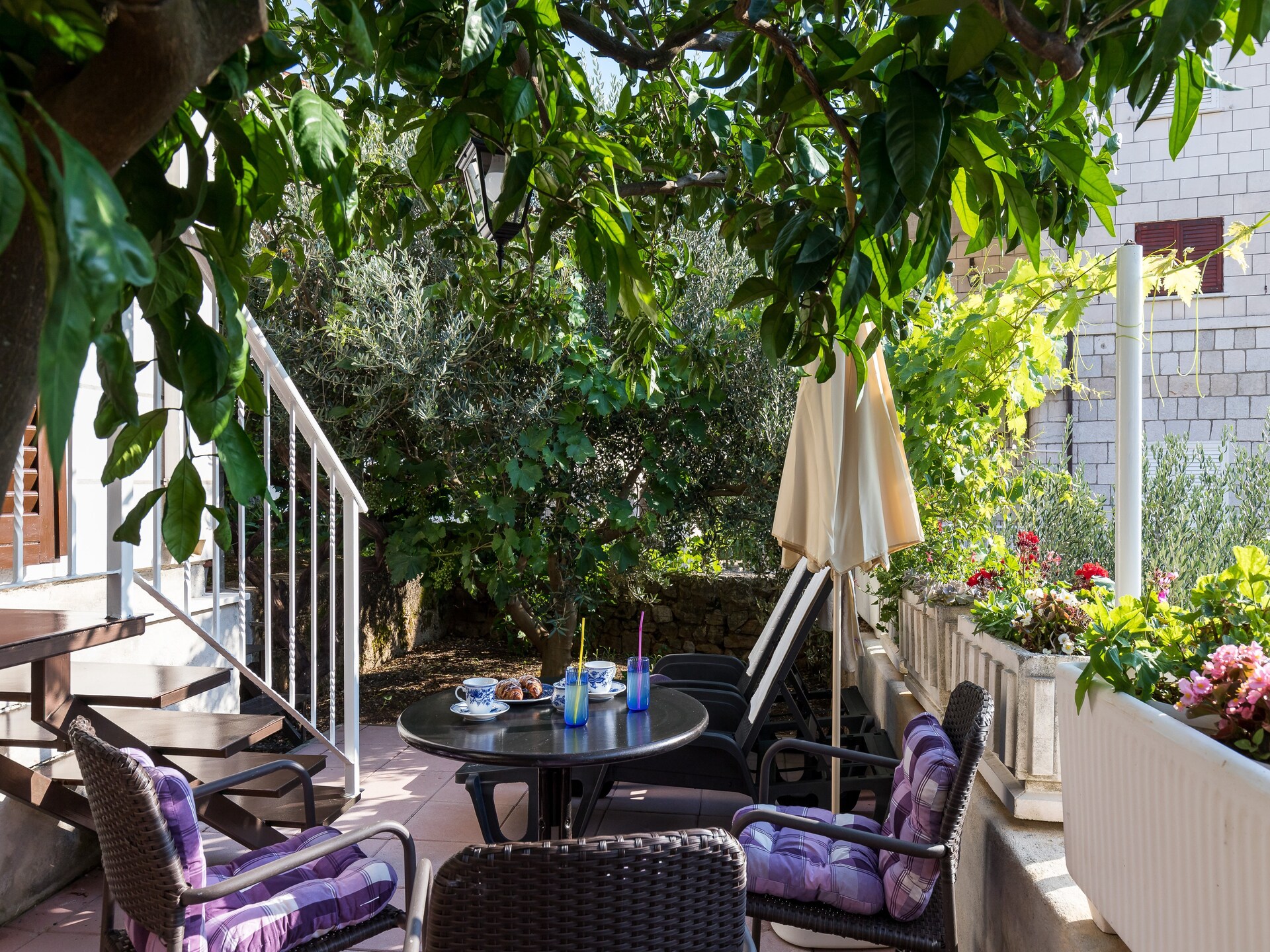 Studio met terras en tuinzicht op 800m van de oude stad Dubrovnik - foto 1