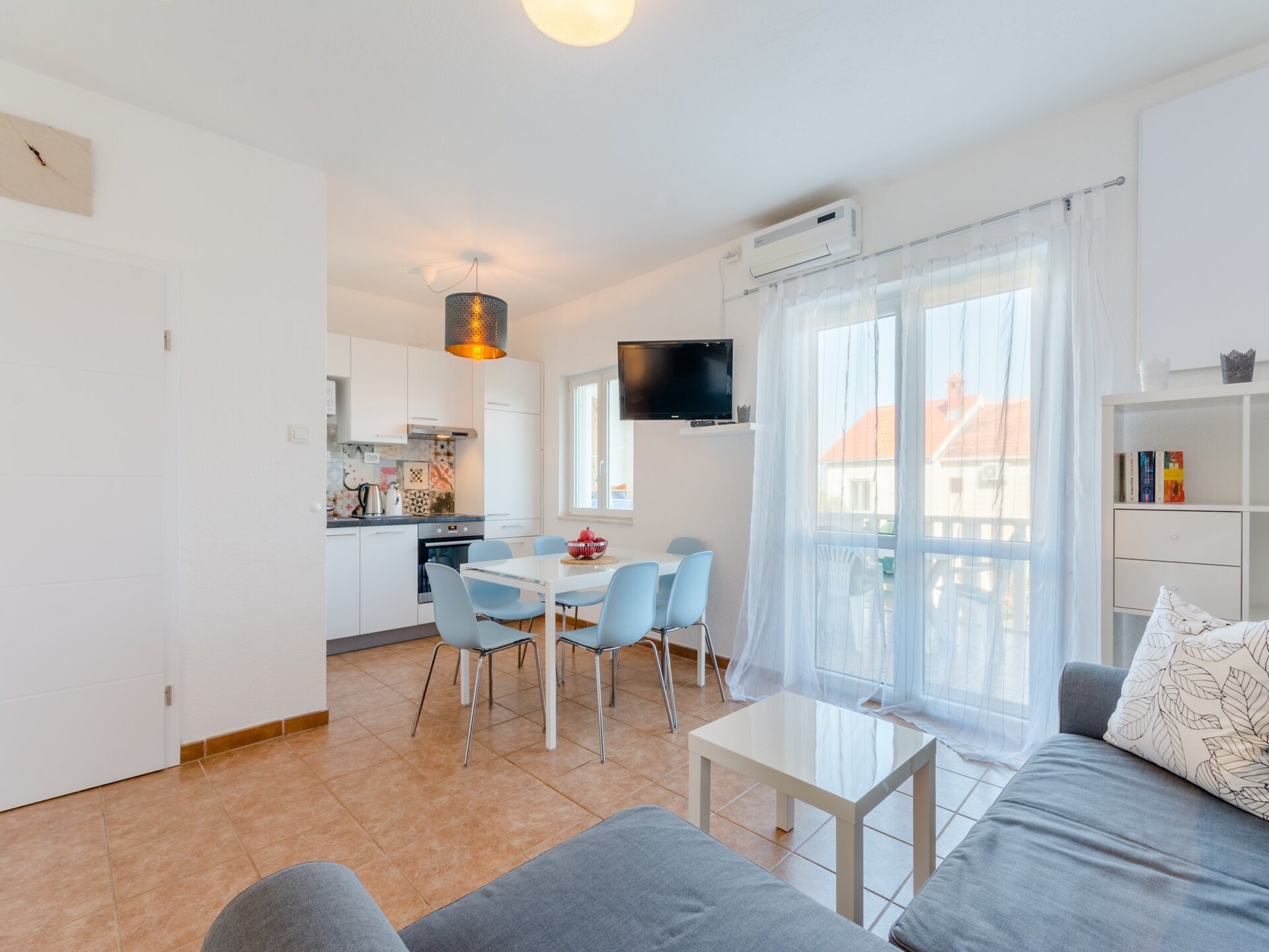 Aan zee: Ruim appartement met zeezicht in Splitska - foto 2