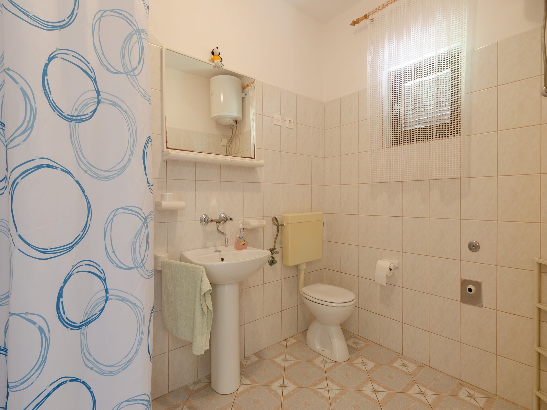 Ruim appartement met terras nabij de kust in Blato - foto 8