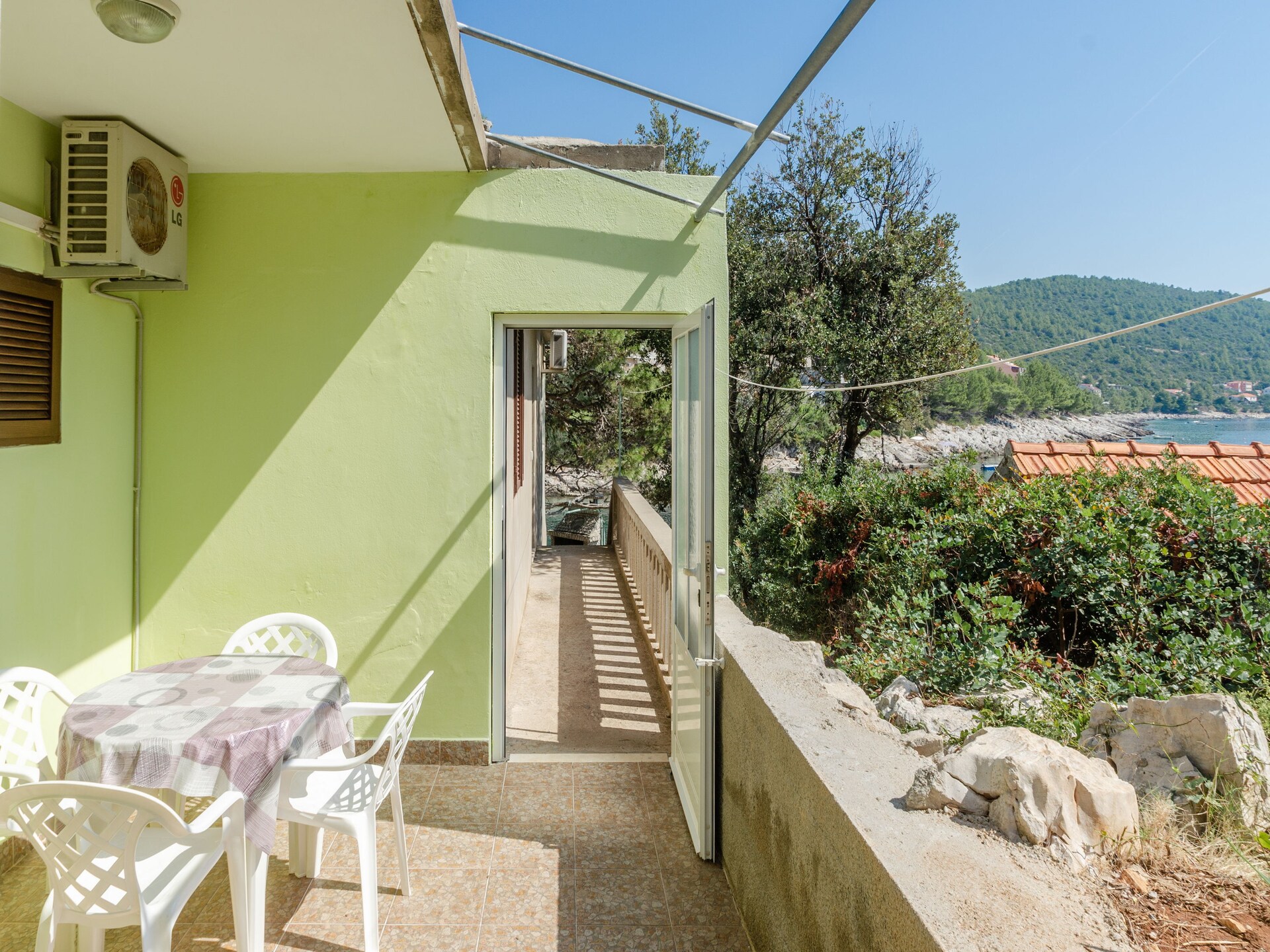Ruim appartement met terras nabij de kust in Blato - foto 23