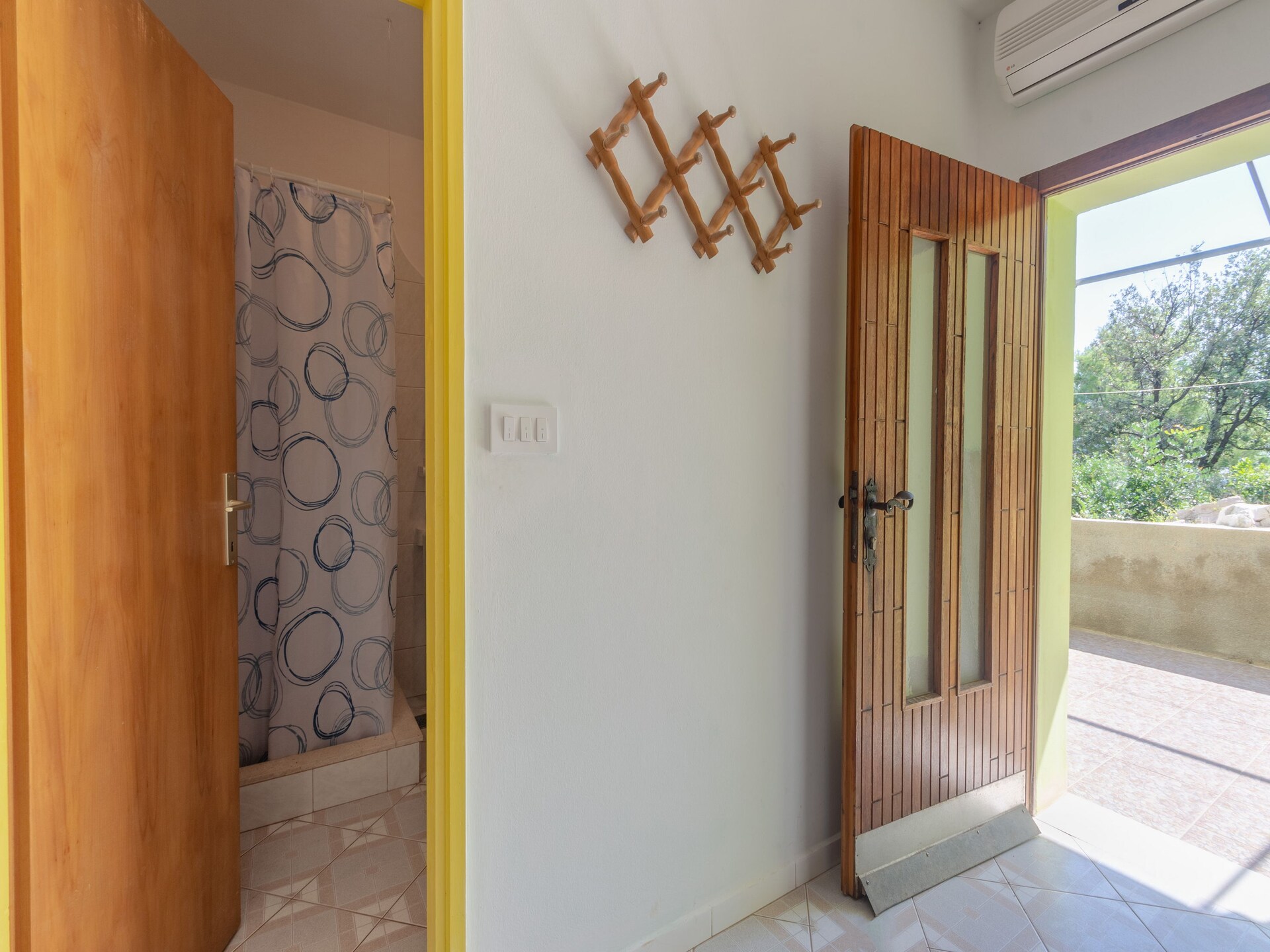 Ruim appartement met terras nabij de kust in Blato - foto 10