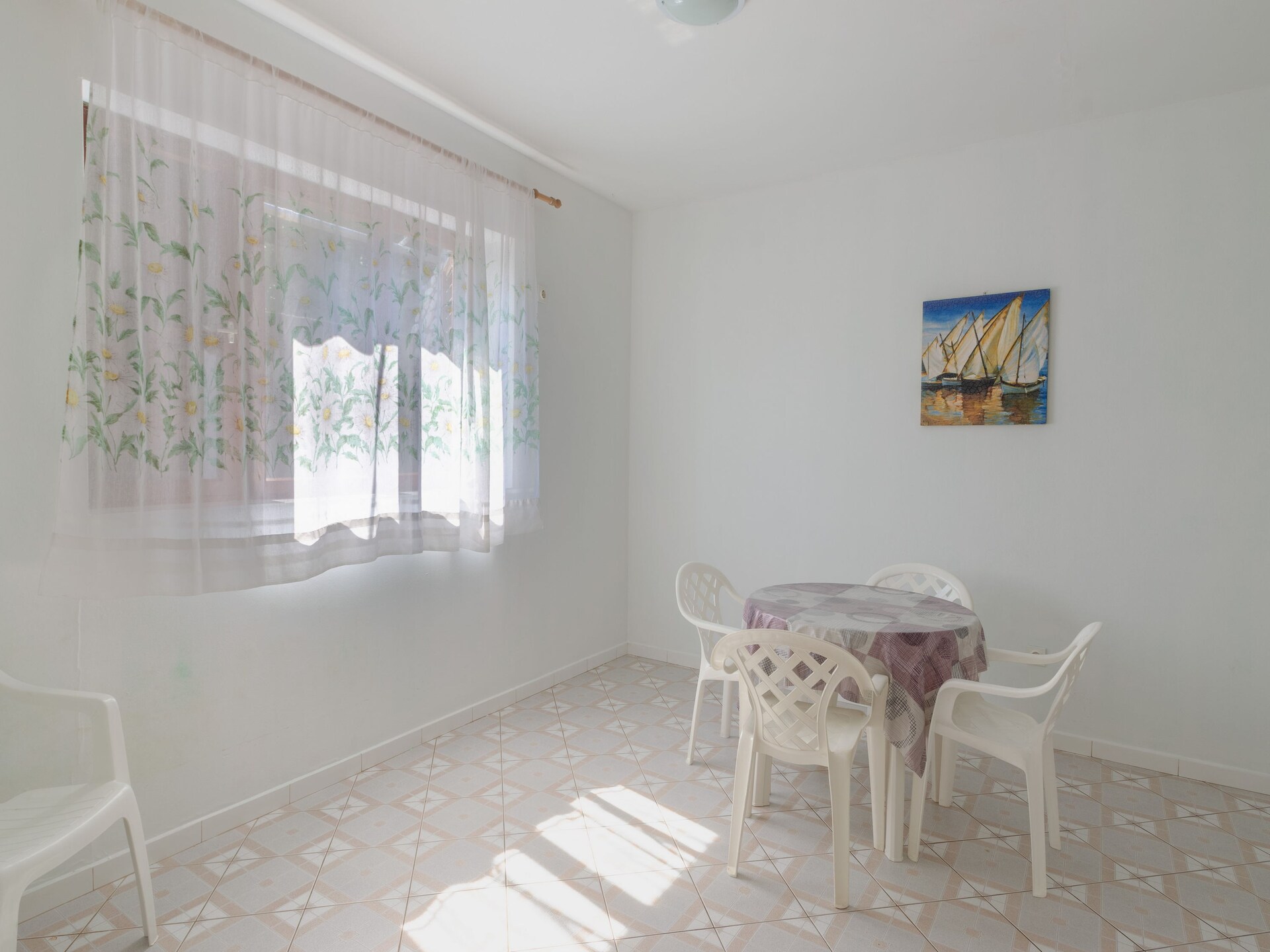 Ruim appartement met terras nabij de kust in Blato - foto 1