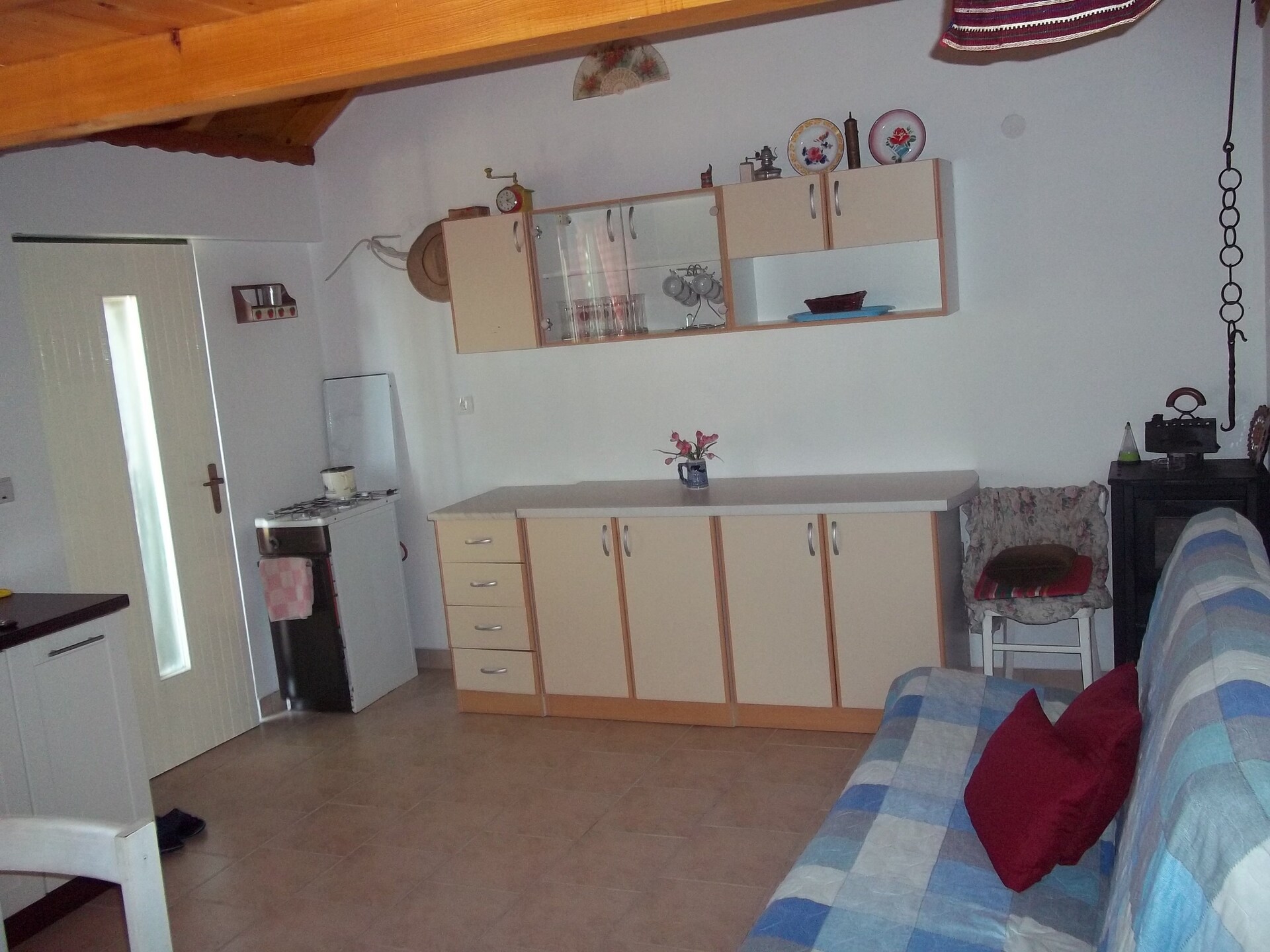 Vakantiehuis Ruža in Mirca: knusse woning met terras op 800m van zee - foto 4