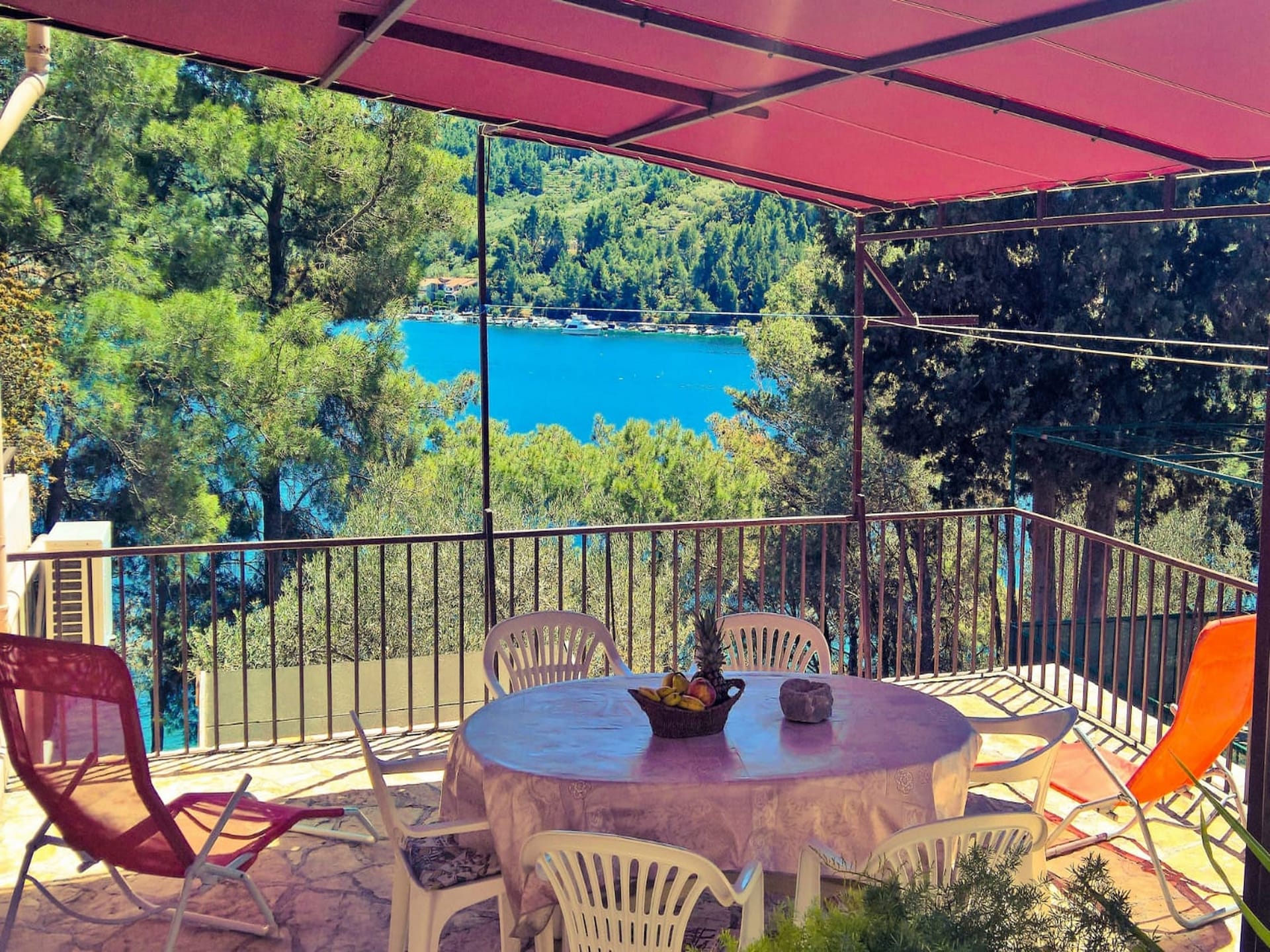 Appartement Dana in Vela Luka: Direct aan zee met terras - foto 1