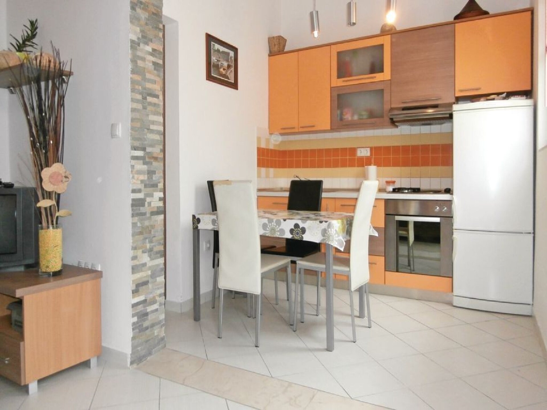 Comfortabel appartement voor 4 bij Split met gedeeld terras en BBQ - foto 4
