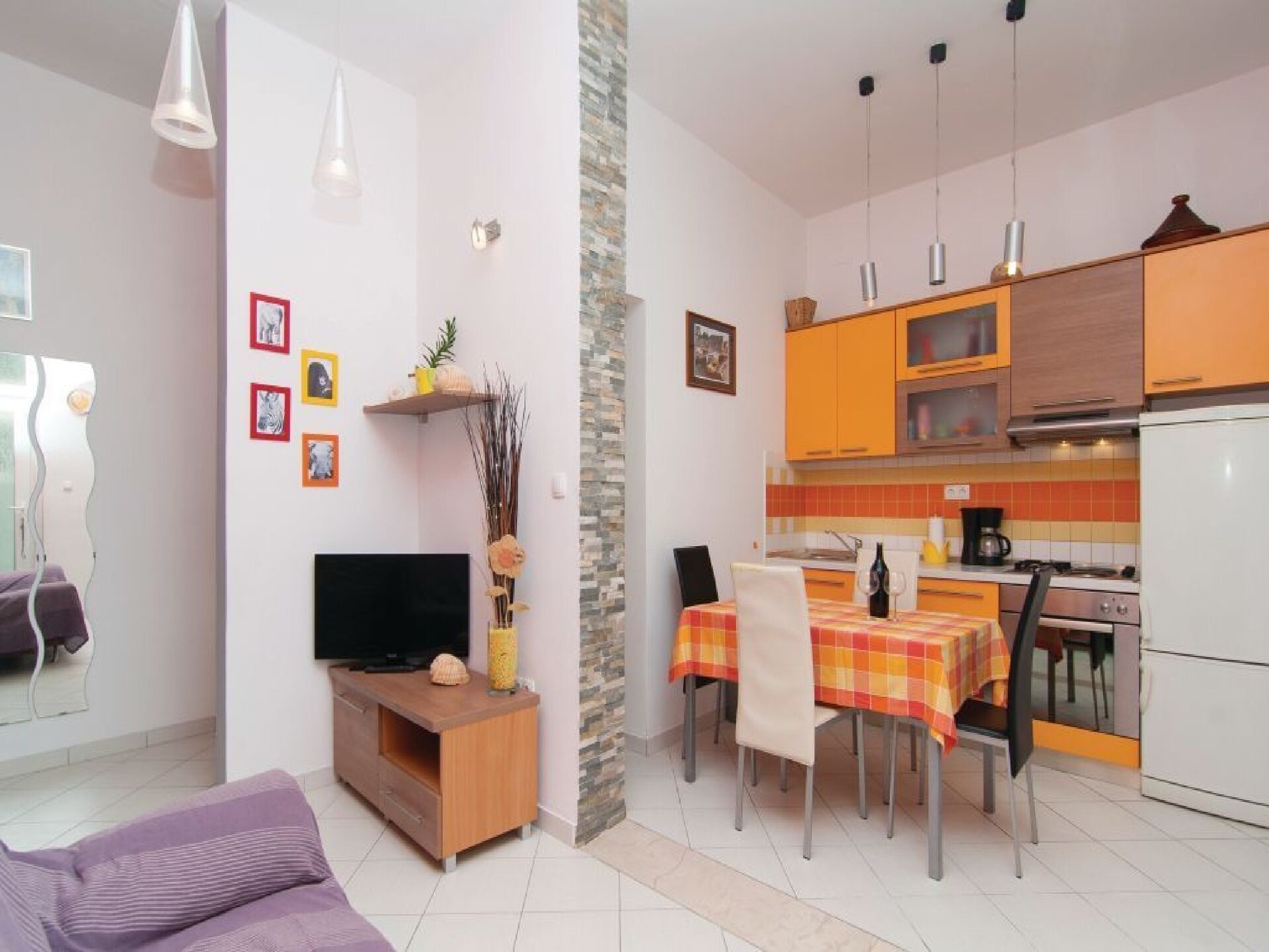 Comfortabel appartement voor 4 bij Split met gedeeld terras en BBQ - foto 6