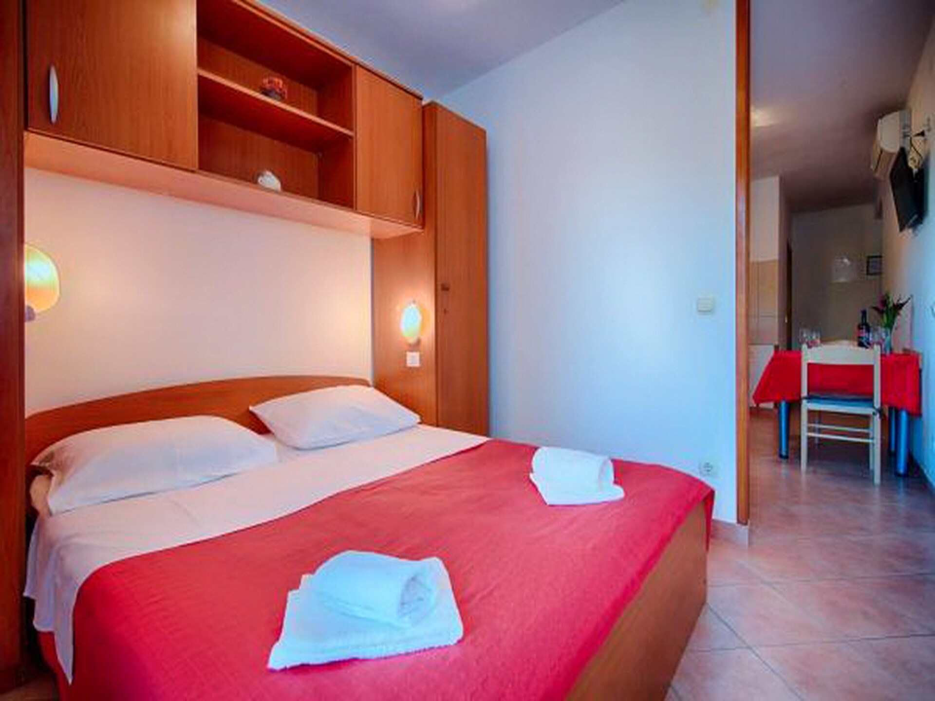 Compact appartement met balkon en zeezicht op 100 meter van het strand van Lastovo - foto 3