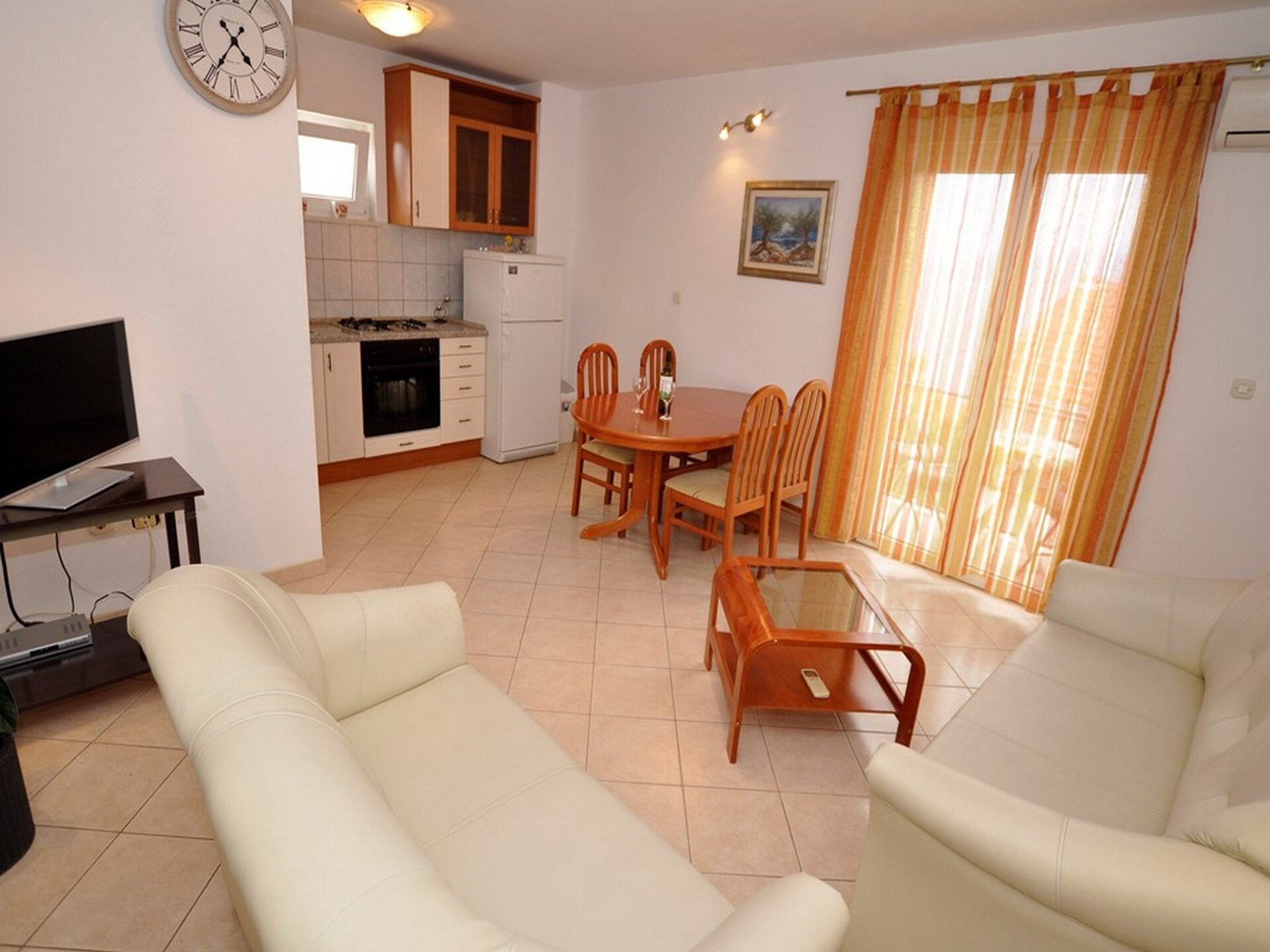 Comfortabel appartement met zeezicht en balkon in Postira, vlakbij het strand - foto 1