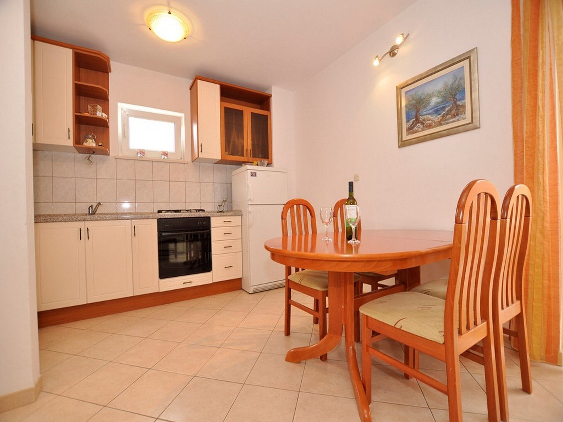 Comfortabel appartement met zeezicht en balkon in Postira, vlakbij het strand - foto 4